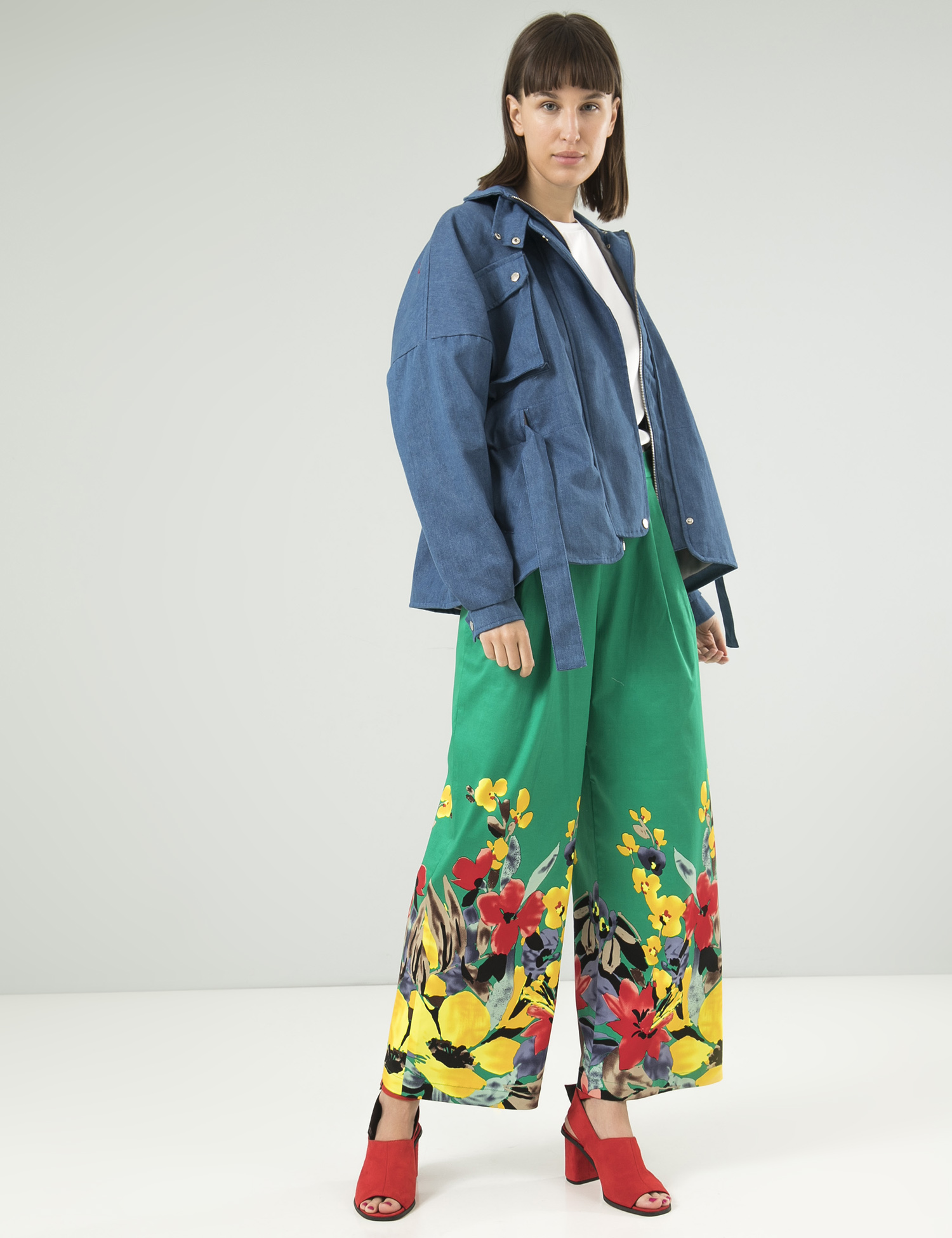 Картинка Жіночі зелені брюки з квітковим візерунком