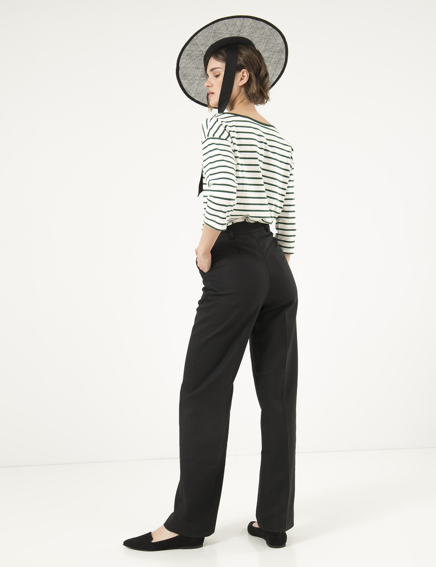 Картинка Жіночий білий лонгслів в смужку