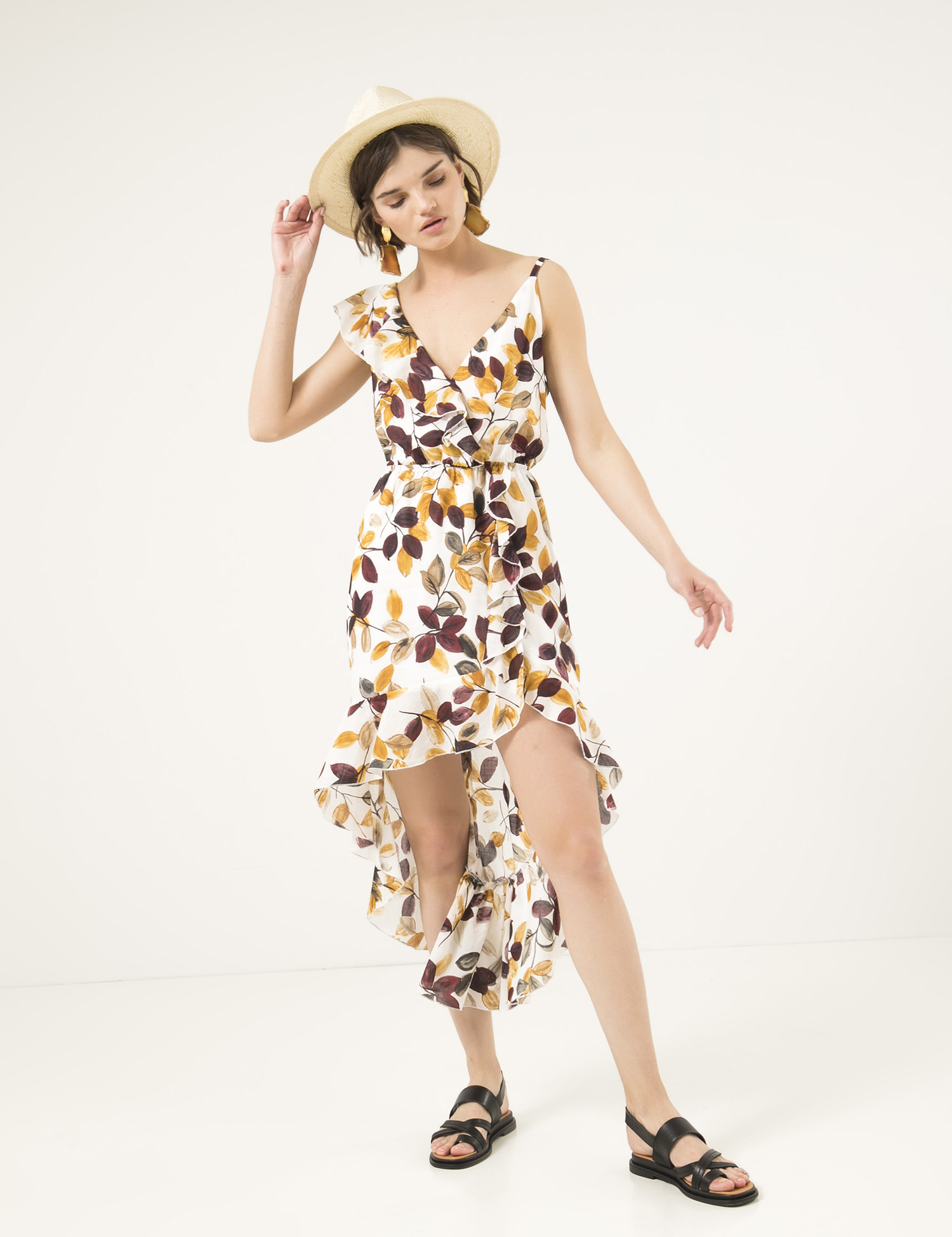 Картинка Бежева сукня з квітковим візерунком