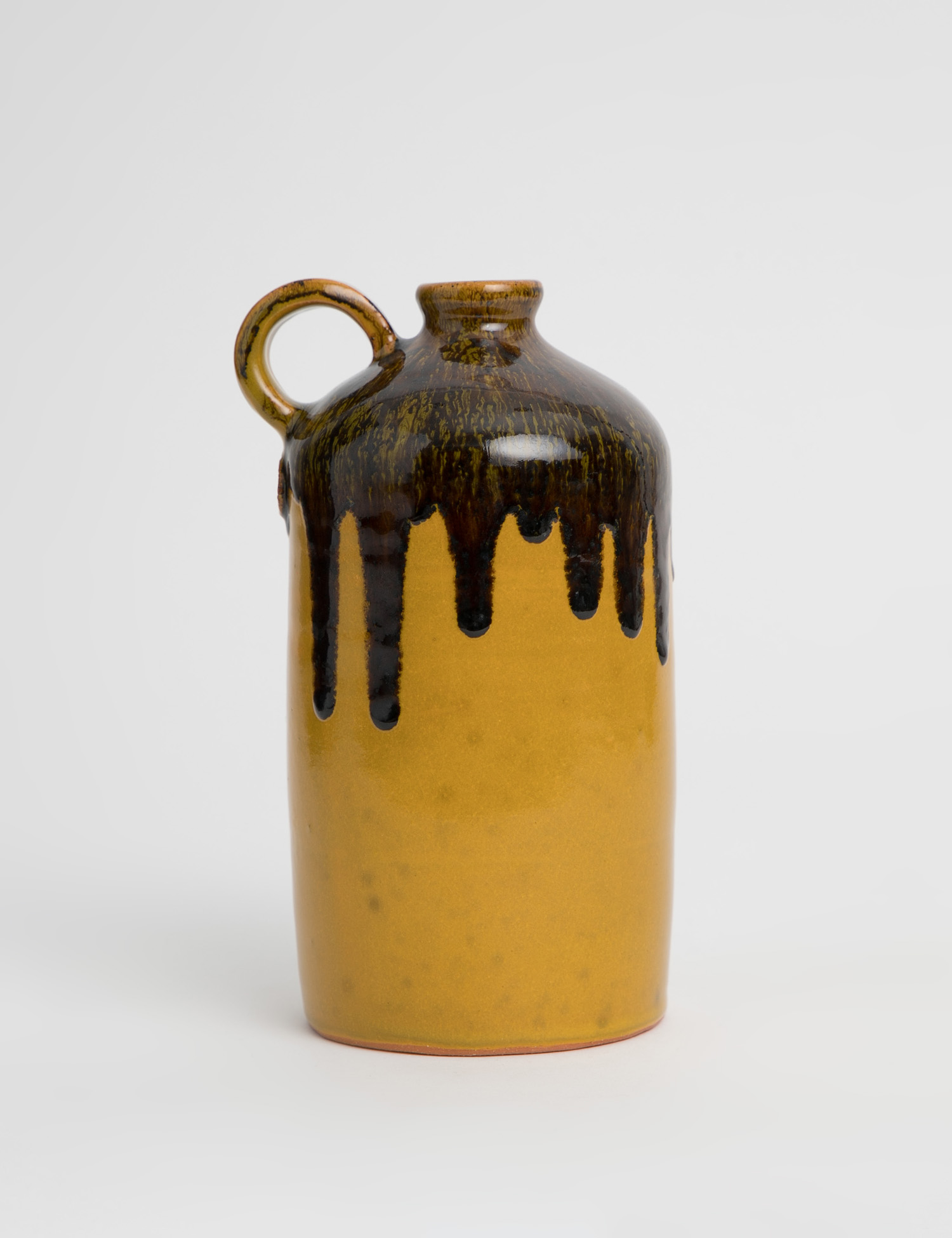 Картинка Жовто-коричнева керамічна пляшка