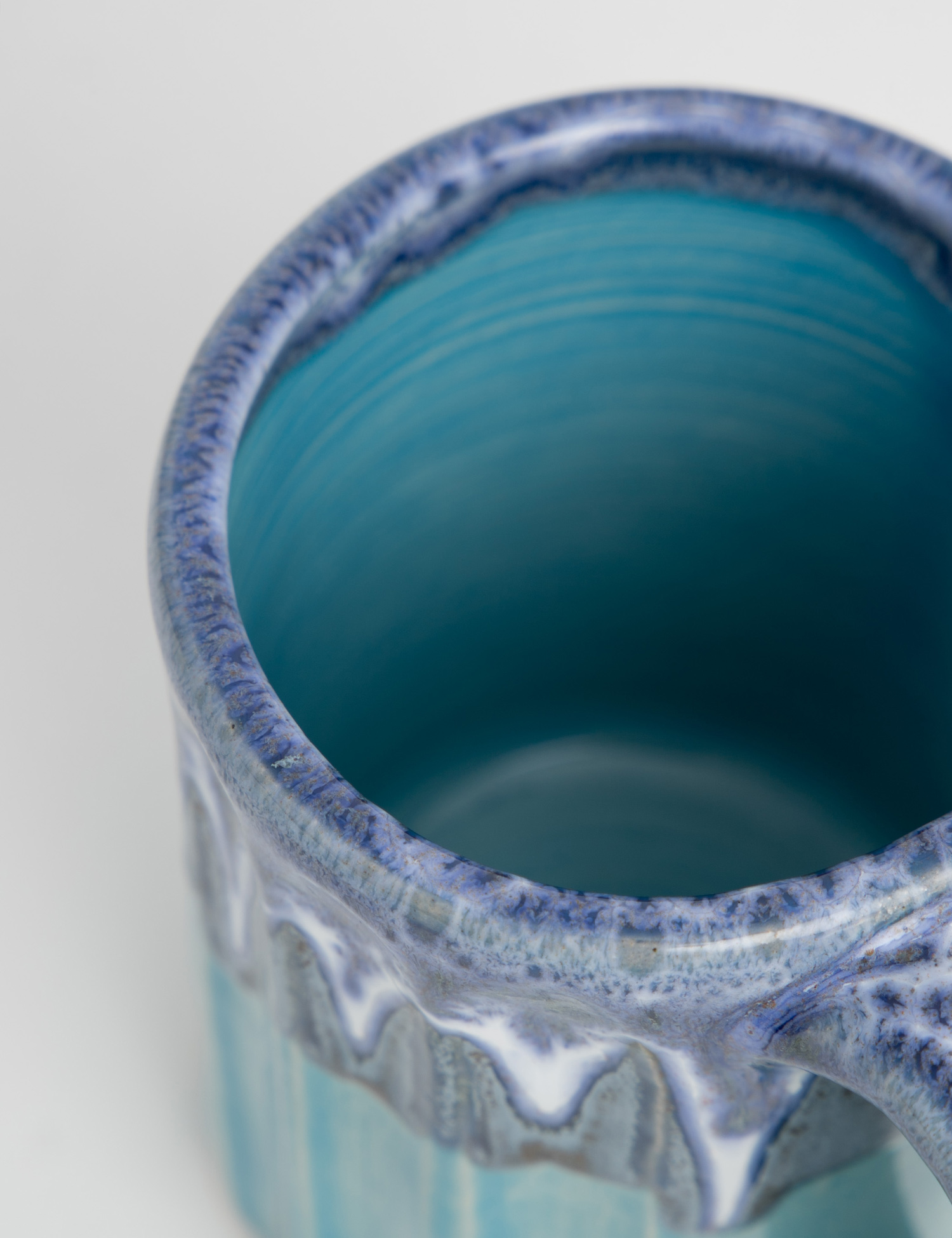 Картинка Блакитна керамічна чашка