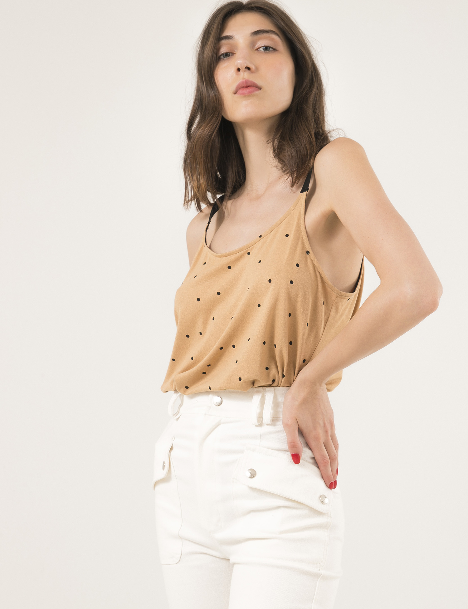 Картинка Жіноча бежева майка в горошок