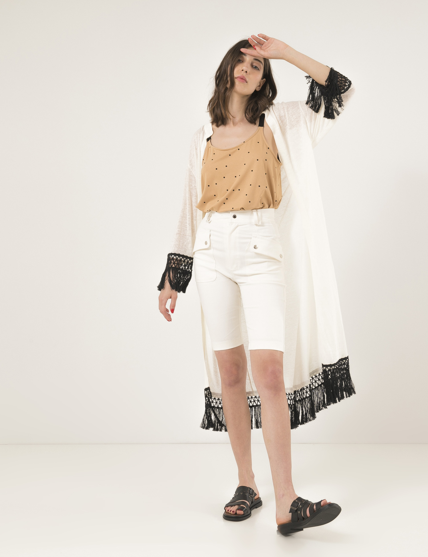 Картинка Жіноча бежева майка в горошок