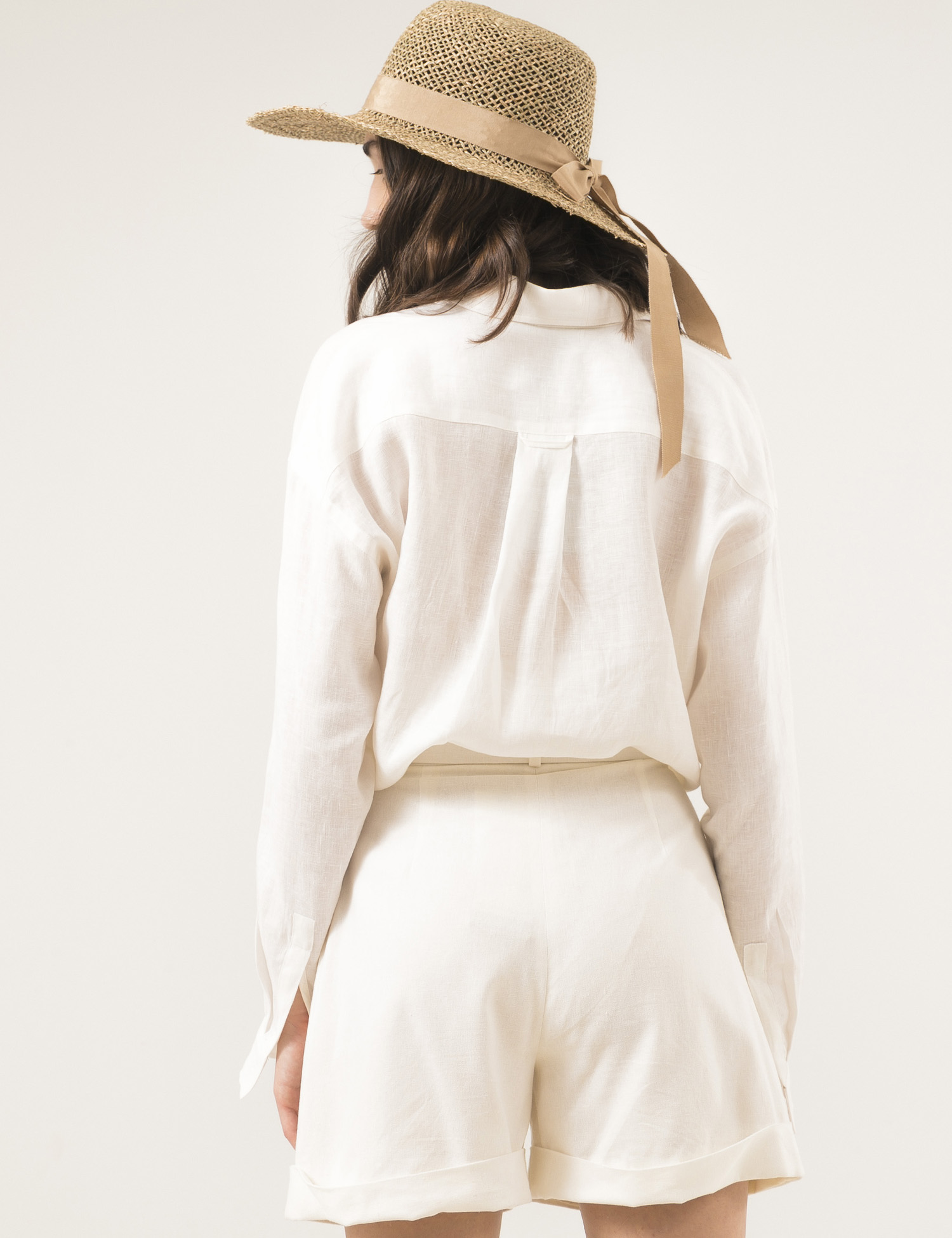 Картинка Жіночі білі лляні шорти