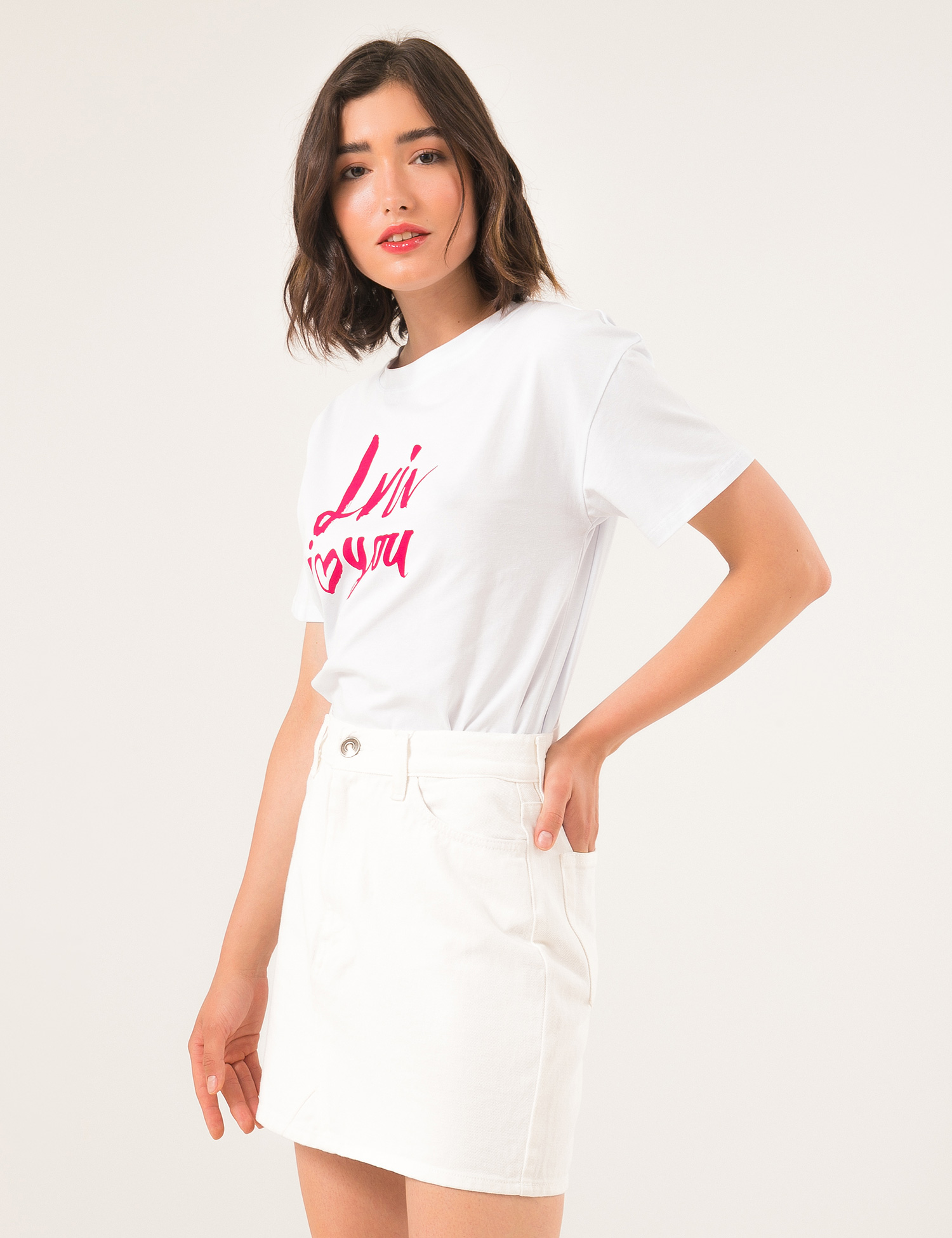 Картинка Жіноча біла футболка з принтом