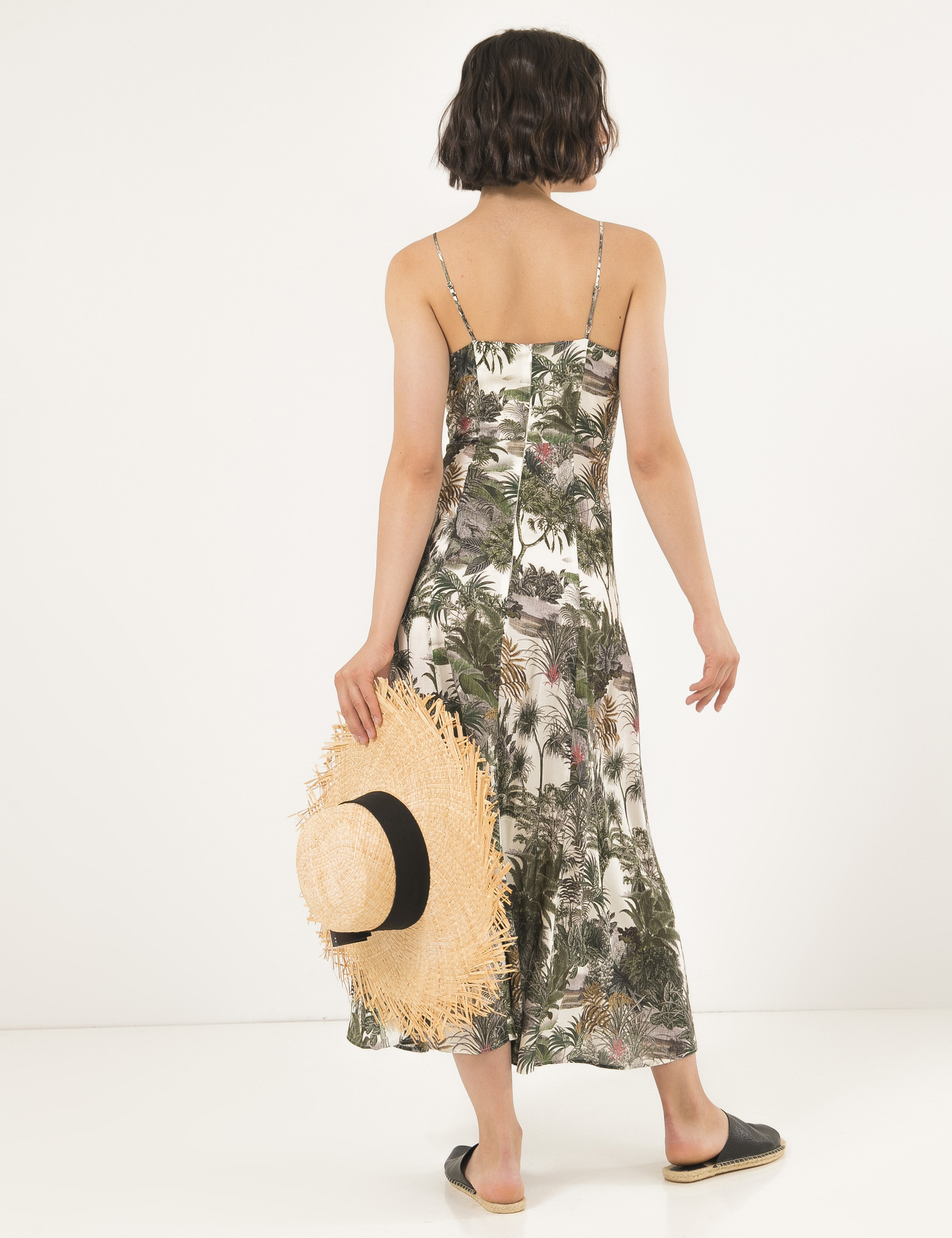 Картинка Сукня на бретелях з рослинним візерунком