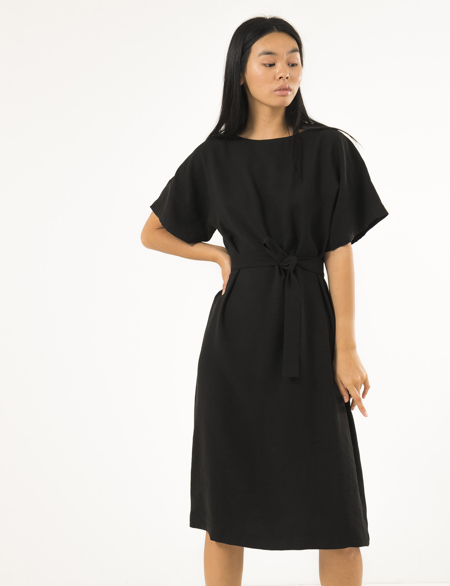 Картинка Чорна сукня з поясом