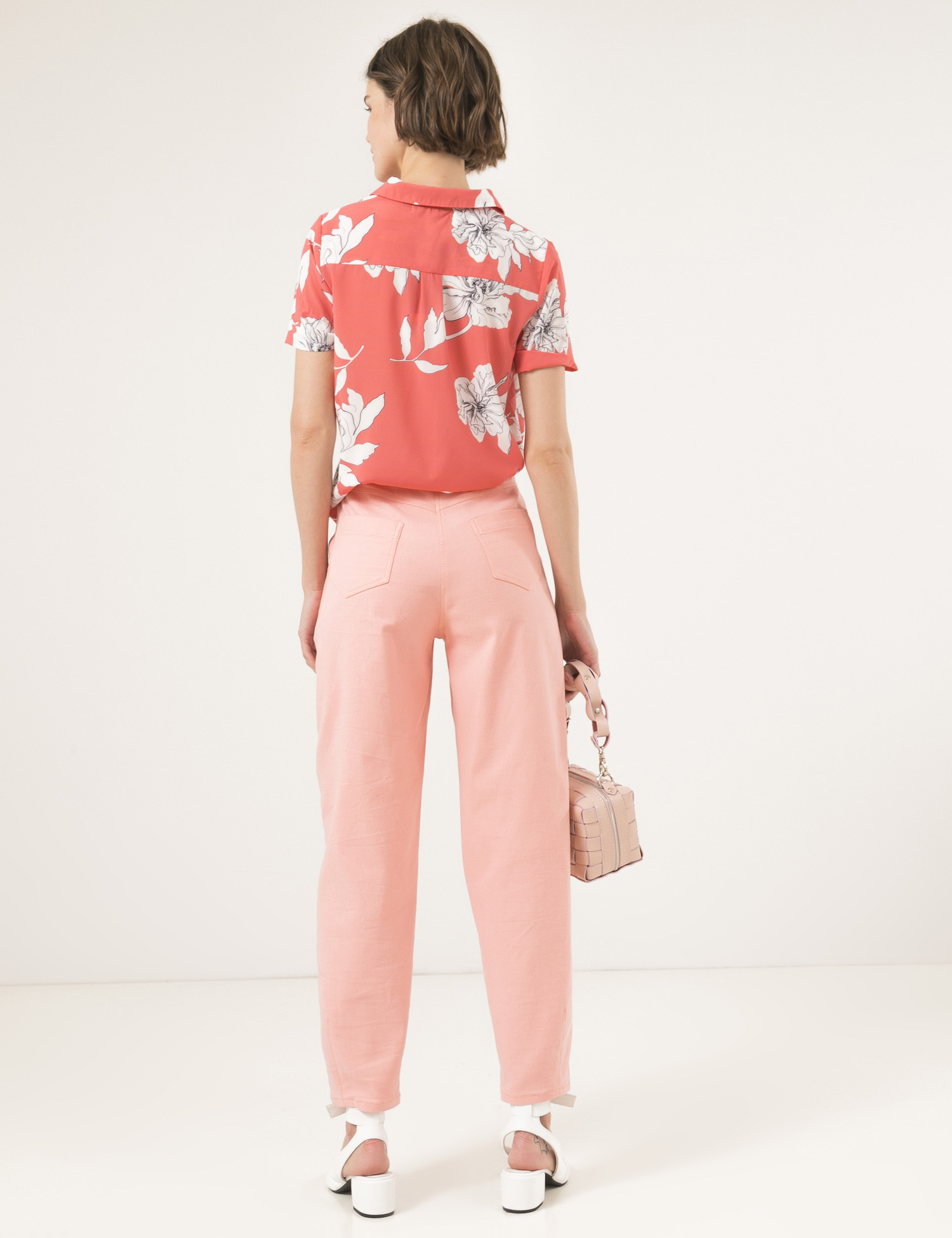Картинка Рожева блуза з квітковим візерунком