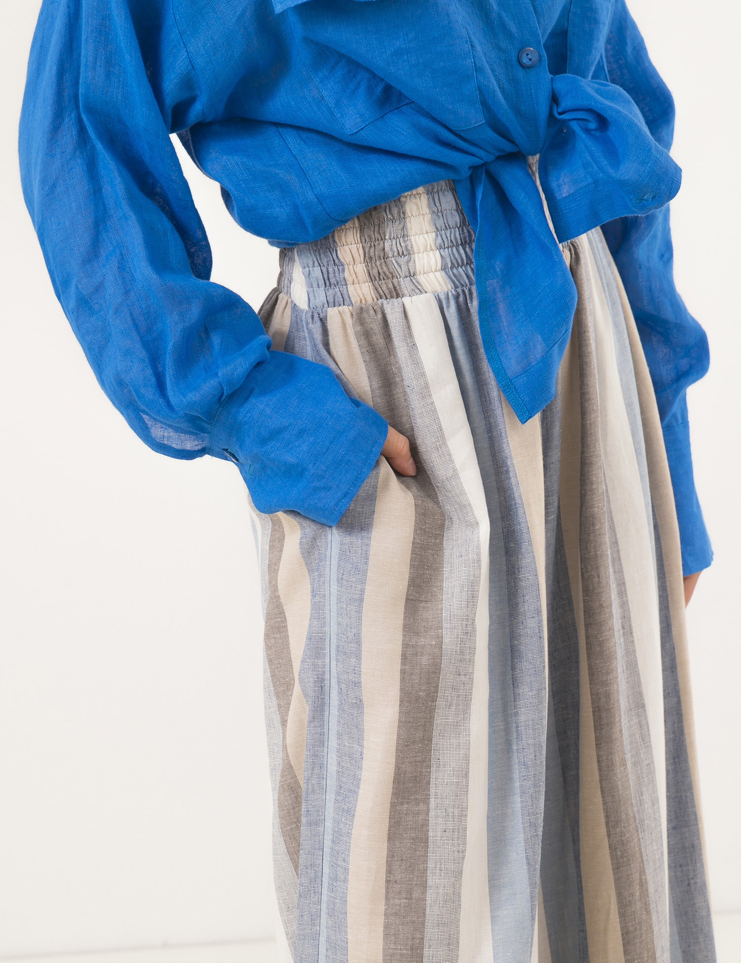 Картинка Жіночі блакитні брюки в смужку