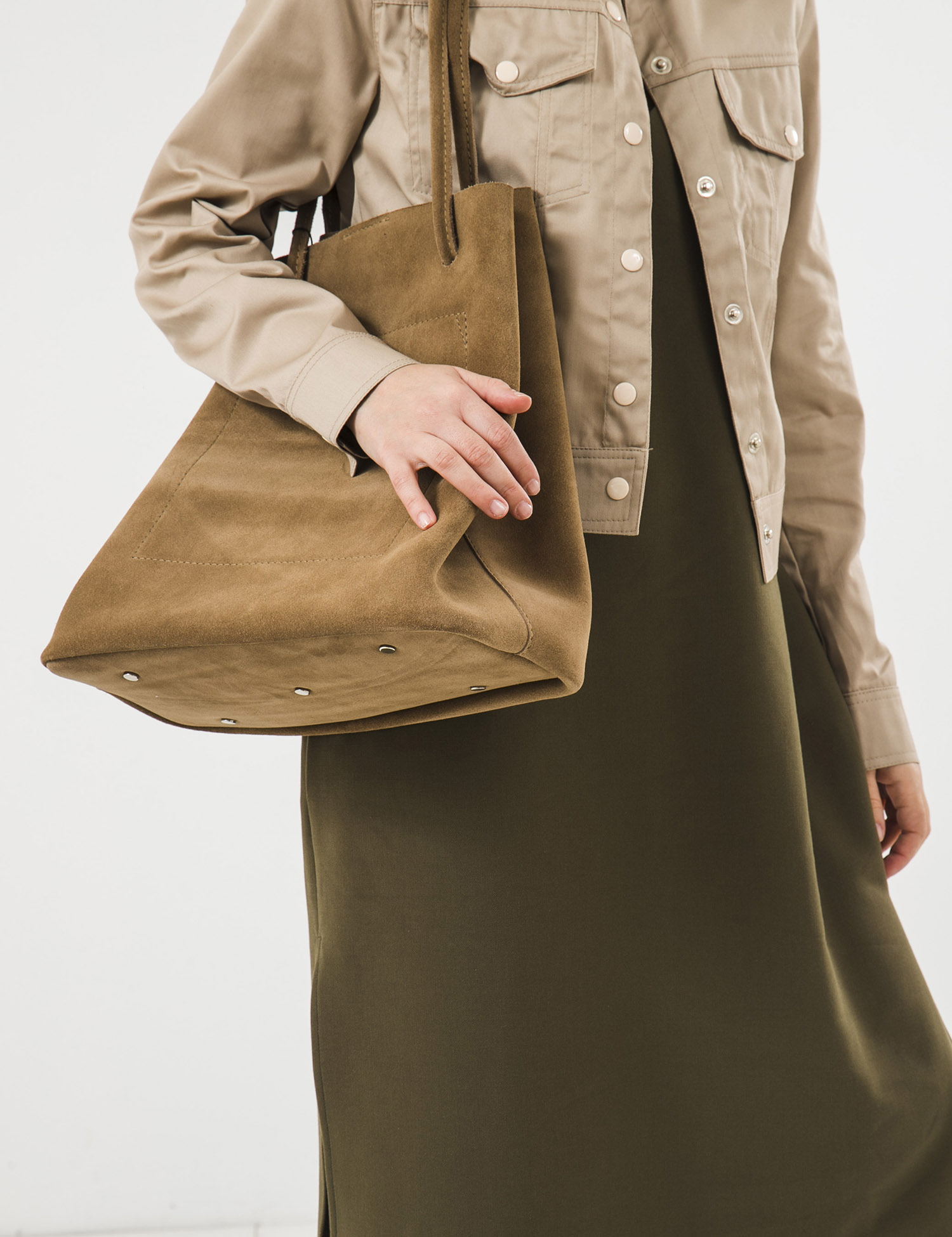 Картинка Жіноча коричнева замшева сумка