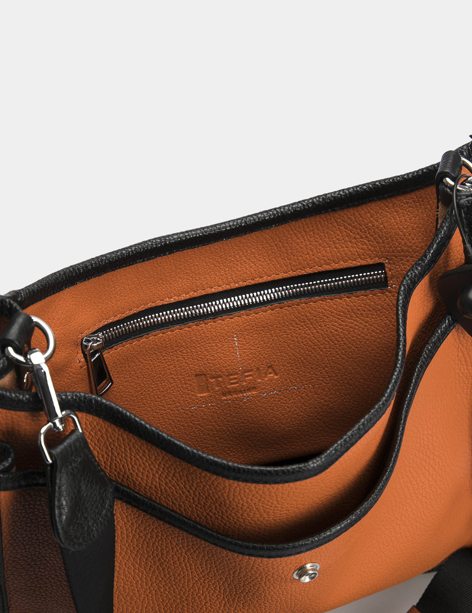 Картинка Жіноча помаранчева шкіряна сумка месенджер