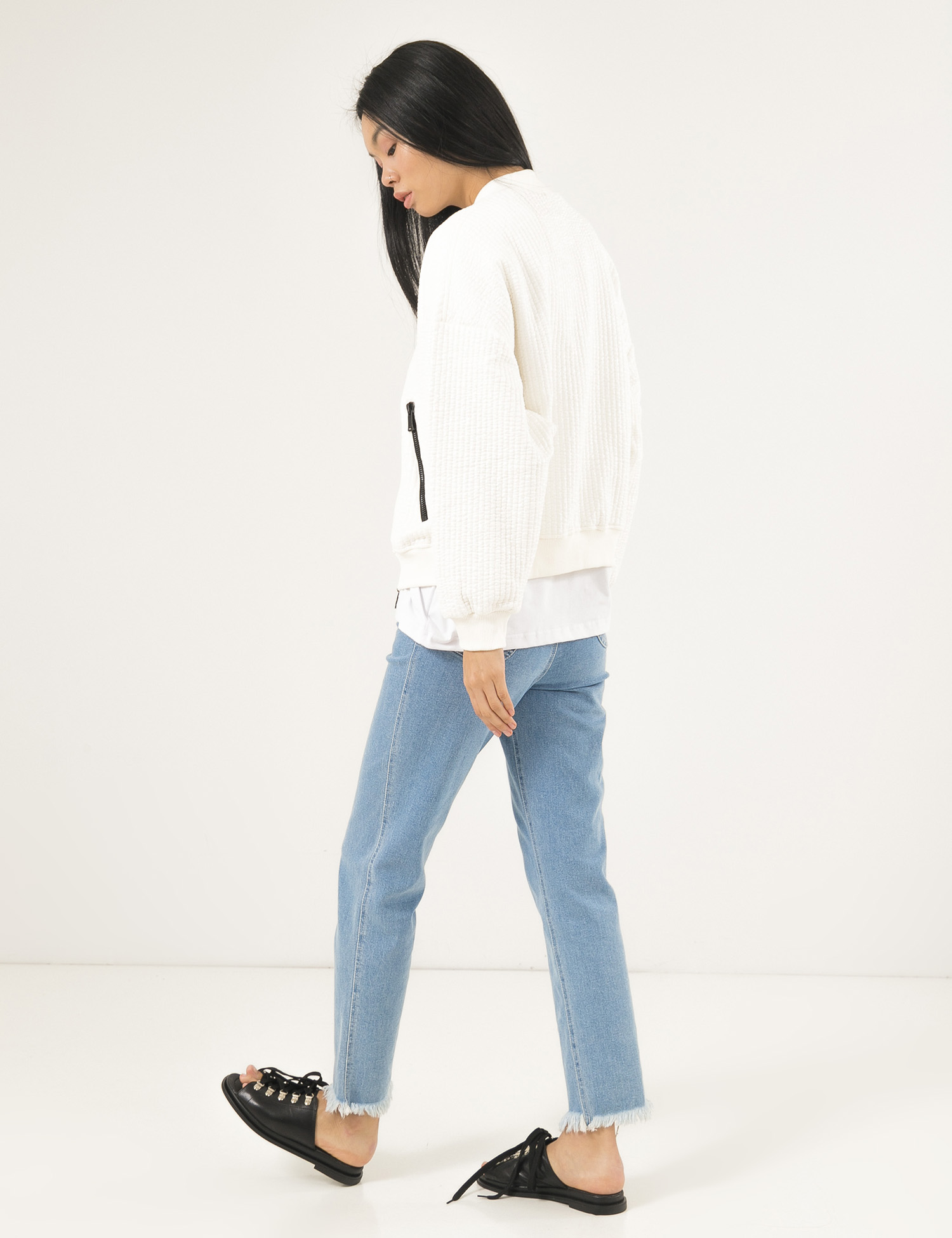 Картинка Жіноча біла куртка