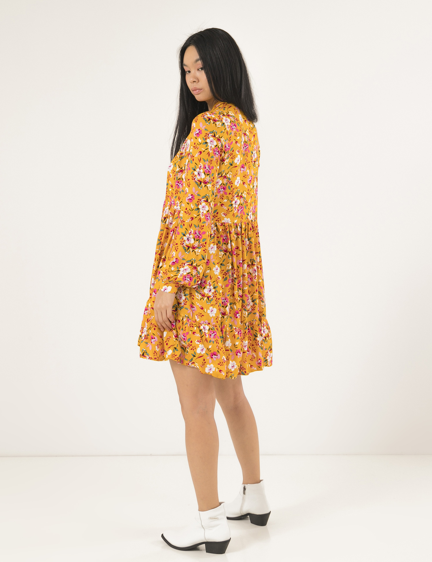 Картинка Жовта сукня з квітковим візерунком