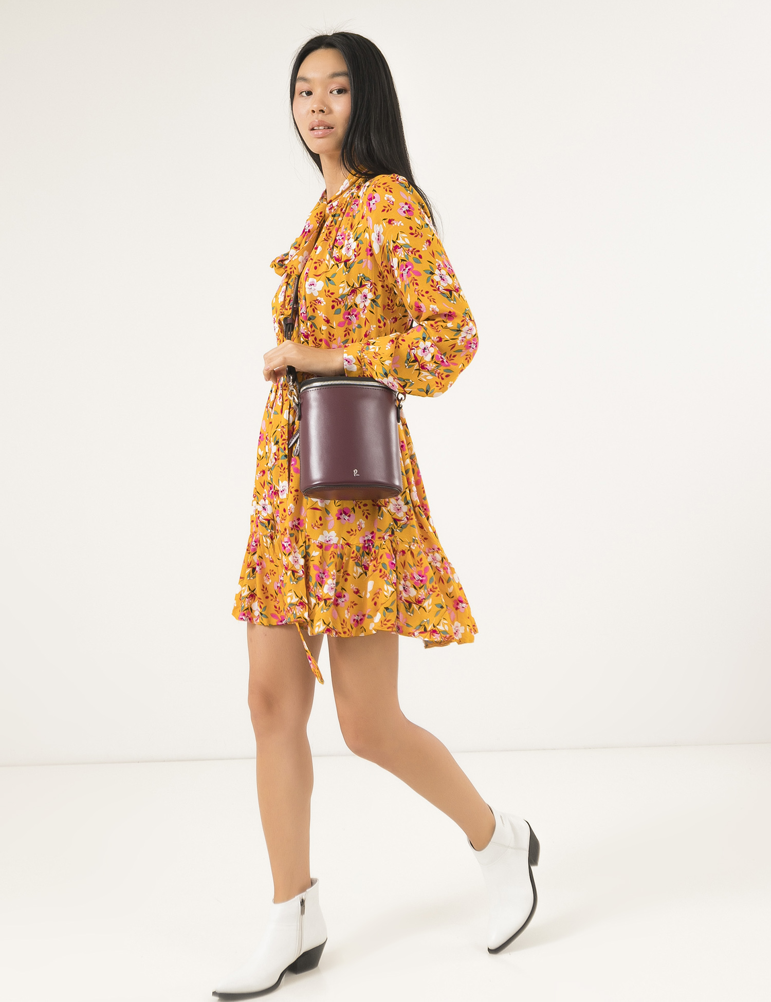 Картинка Жовта сукня з квітковим візерунком