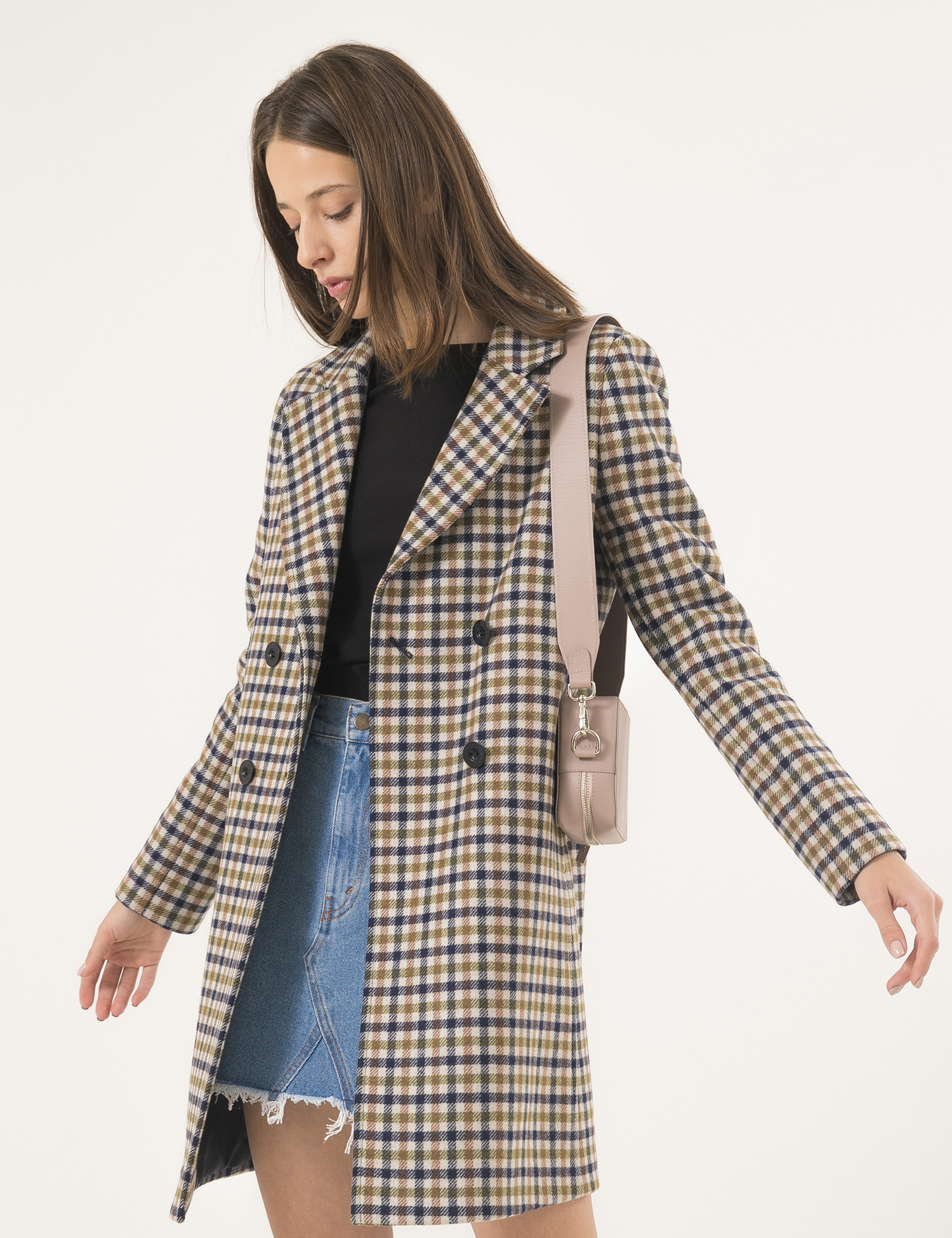 Картинка Жіночий чорний лонгслів з відкритими плечима