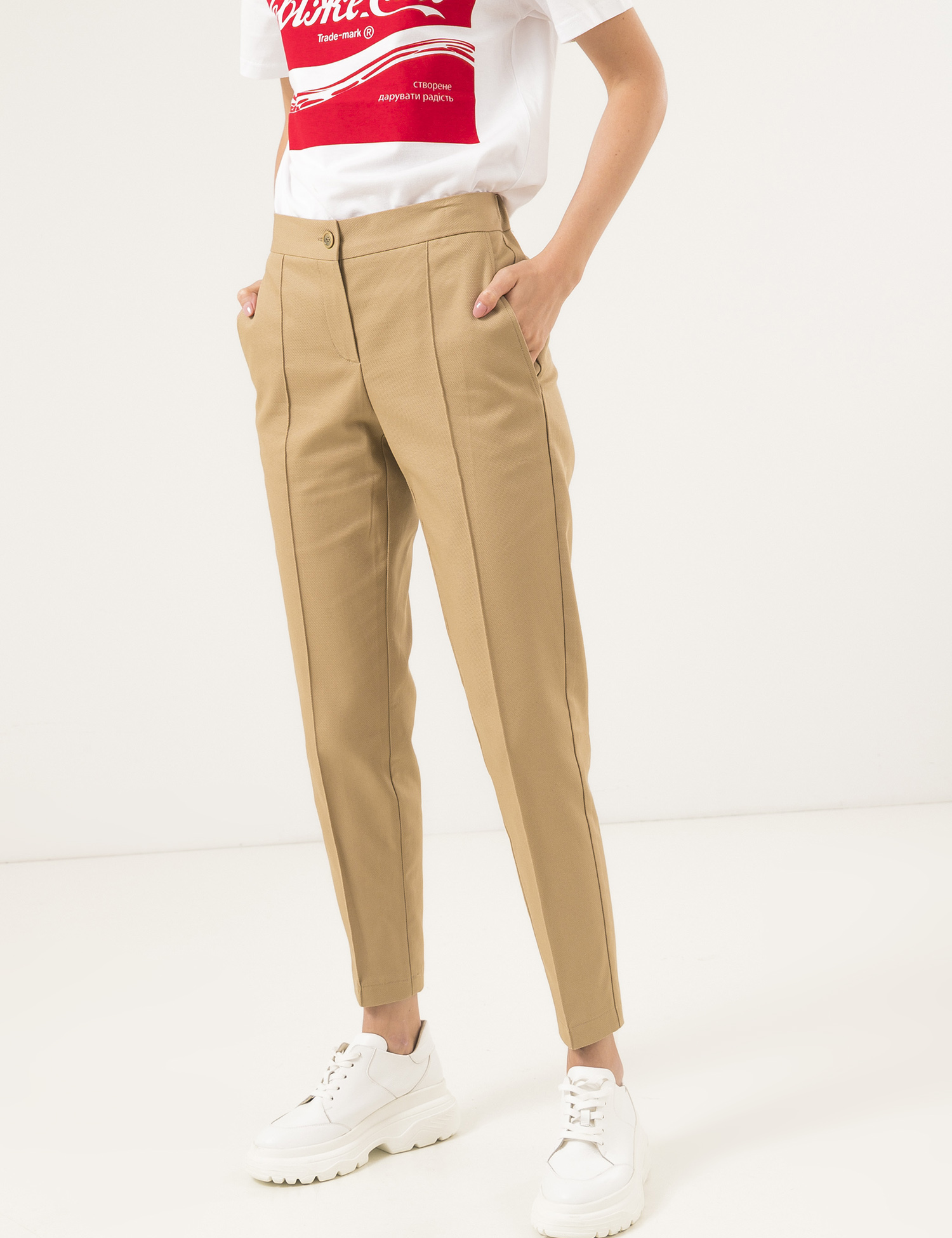 Картинка Жіночі бежеві брюки зі стрілками