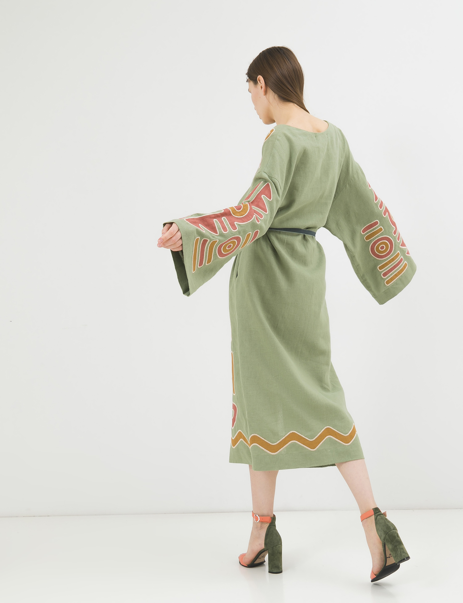 Картинка Зелена лляна сукня-вишиванка