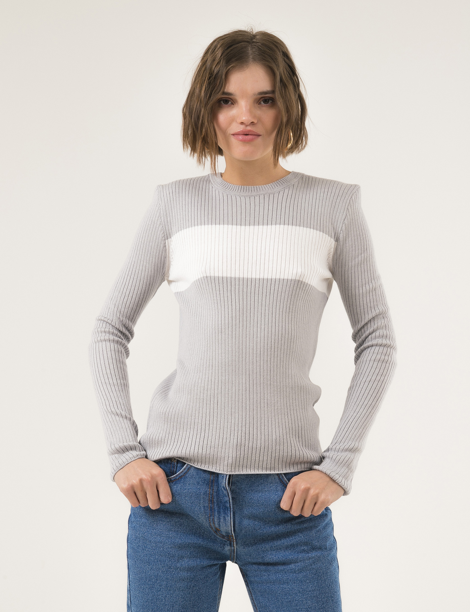 Картинка Жіночий світло-сірий трикотажний светр