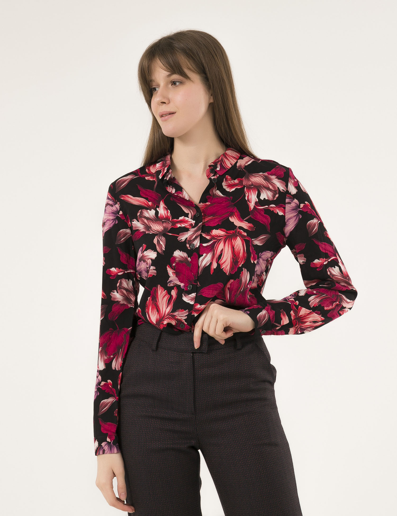 Картинка Жіноча блуза з квітковим візерунком