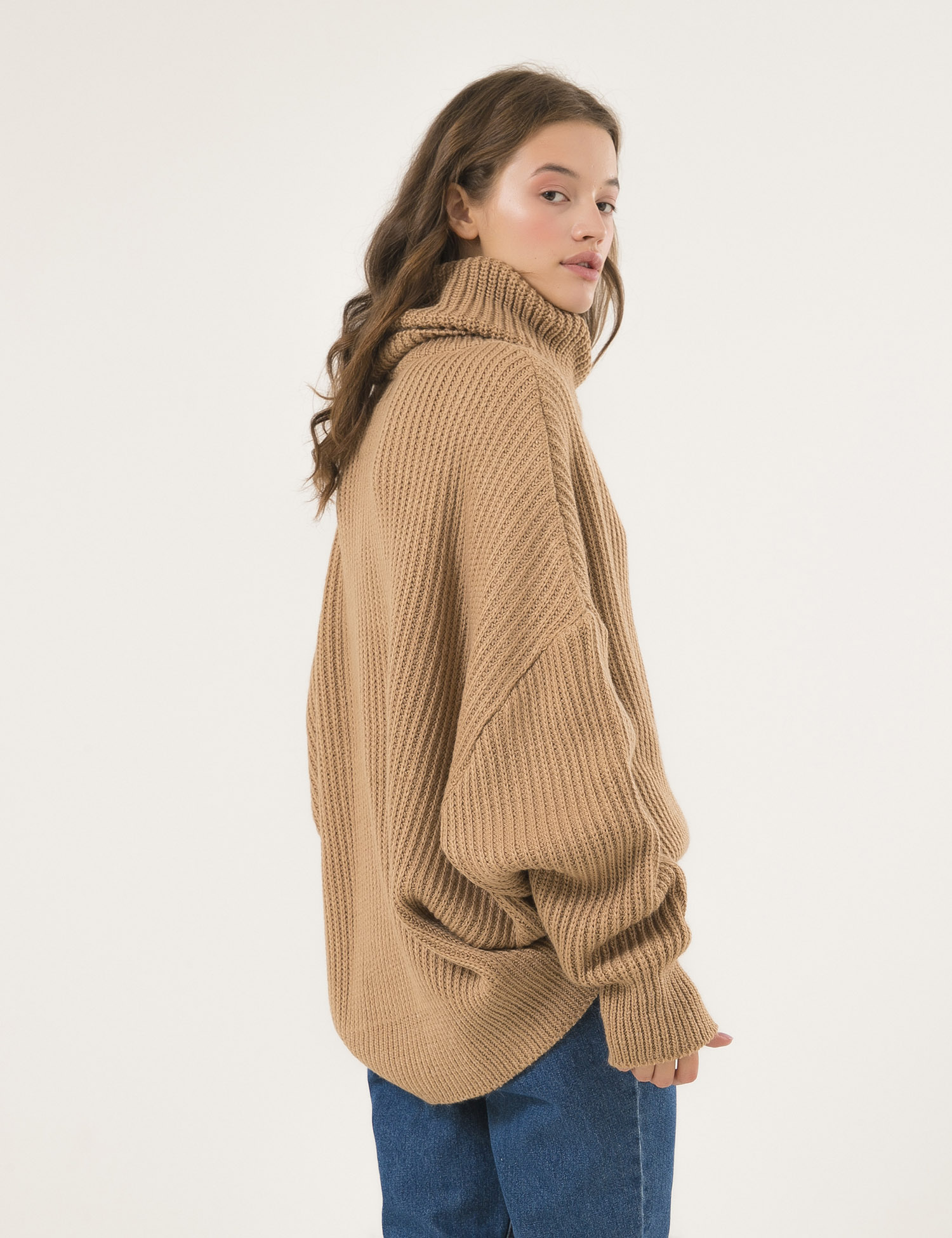 Картинка Жіночий світло-коричневий в'язаний светр