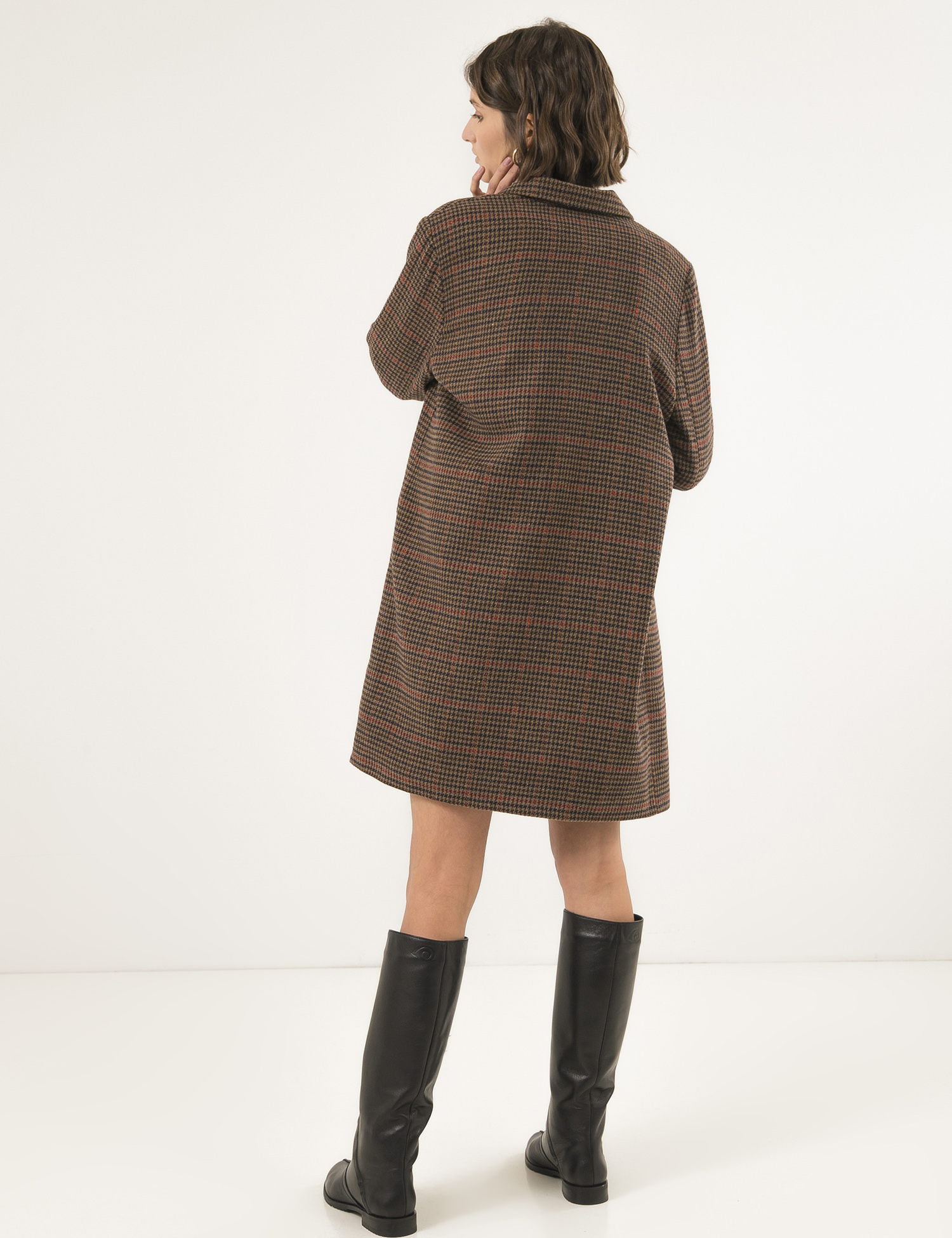 Картинка Жіноче коричневе пальто в клітинку