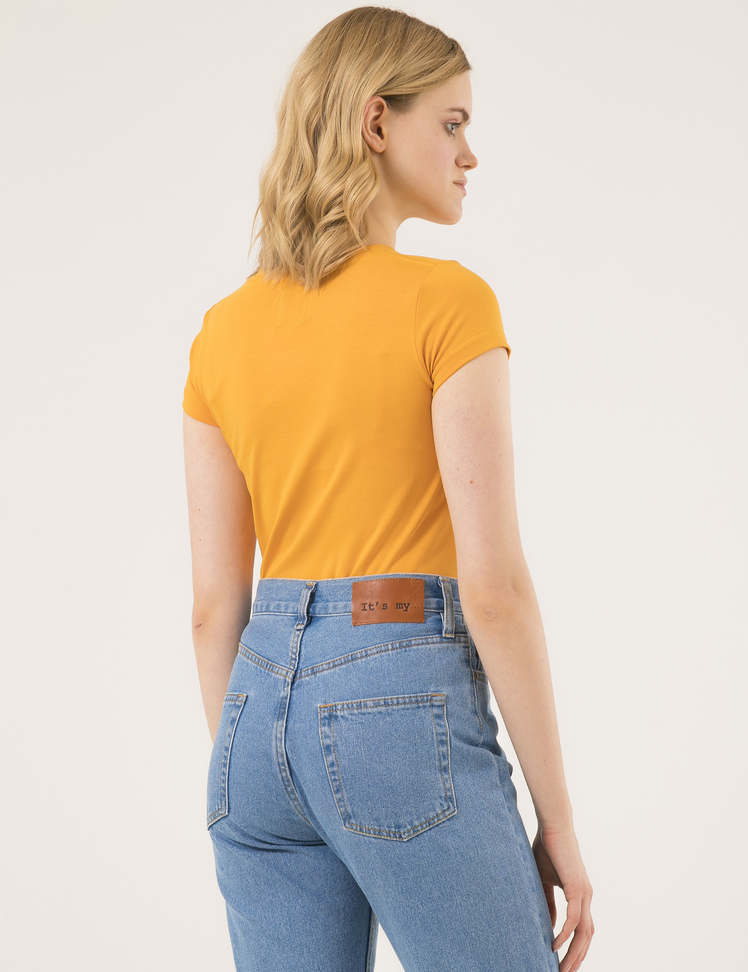 Картинка Жіноча футболка з принтом