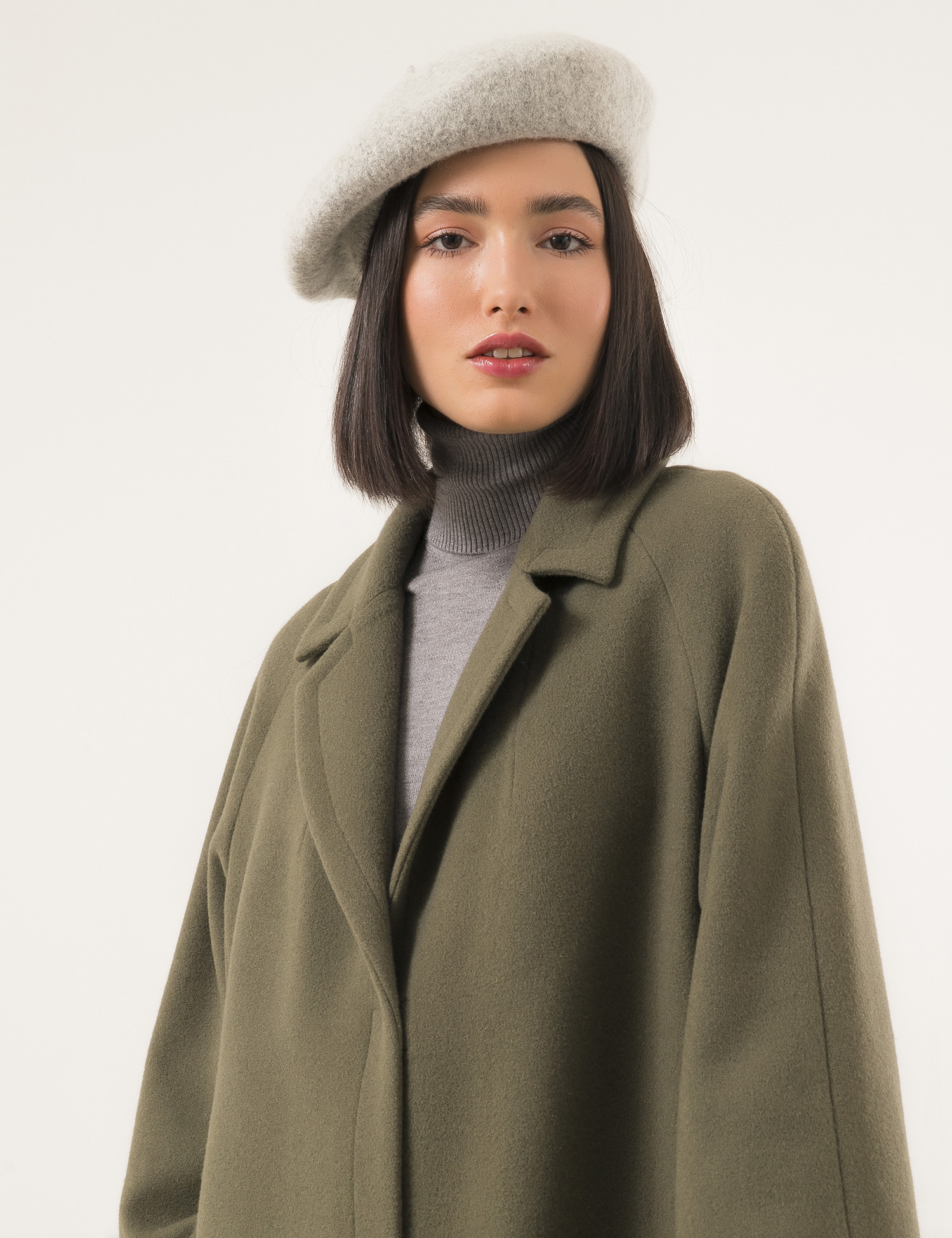 Картинка Жіночий світло-сірий берет