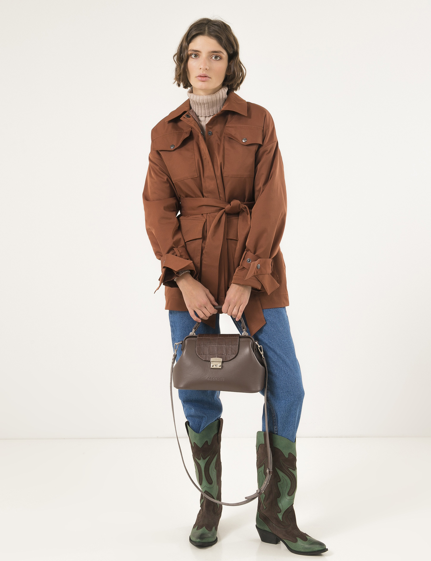 Картинка Жіноча коричнева куртка