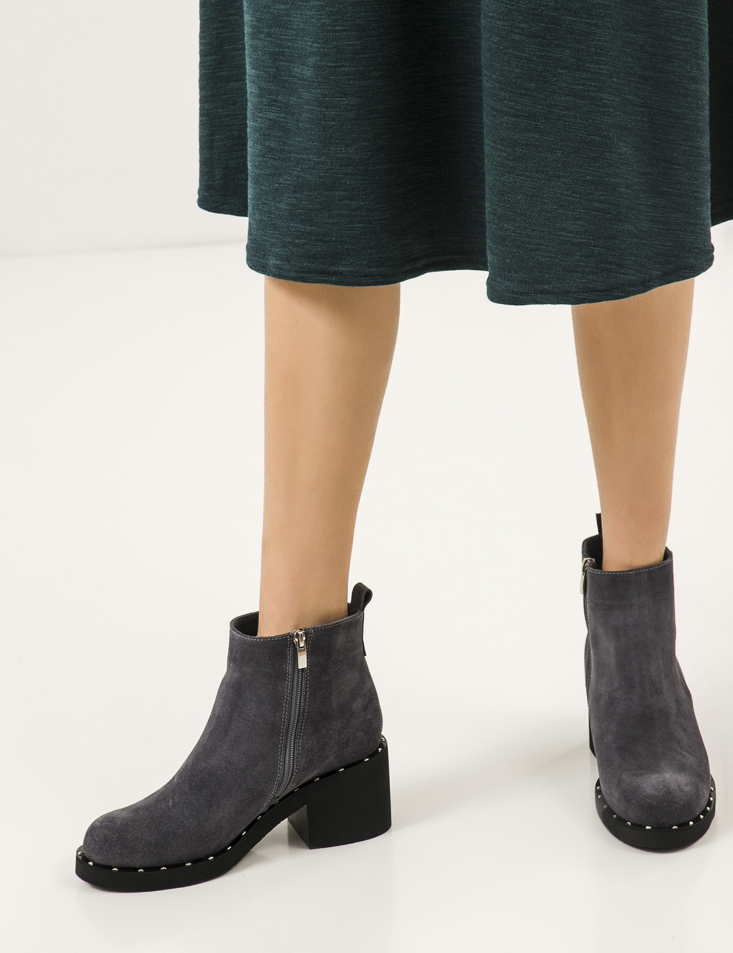 Картинка Жіночі сірі замшеві черевики