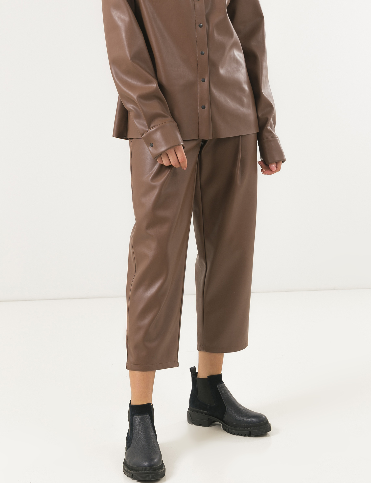 Картинка Жіночі коричневі штани зі штучної шкіри