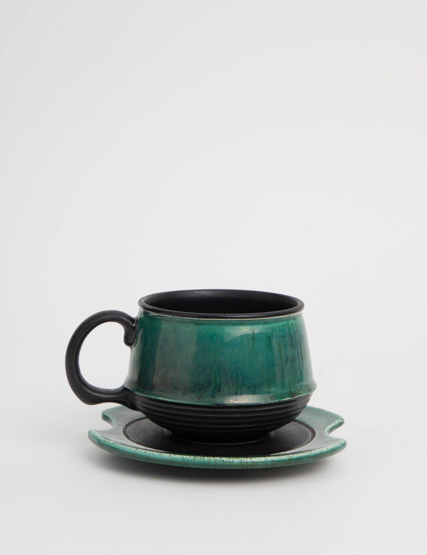 Картинка Темно-зелена керамічна чашка з блюдцем