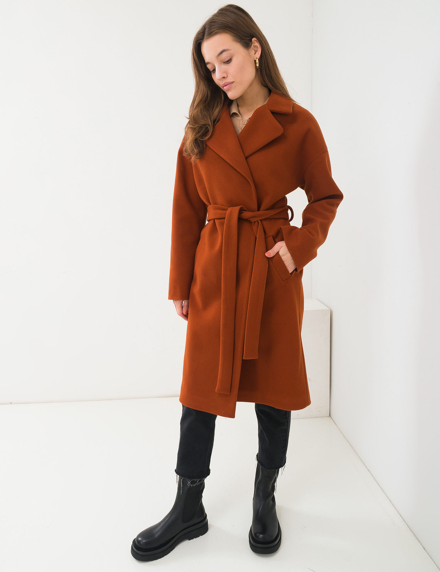 Картинка Жіноче коричневе пальто на запах