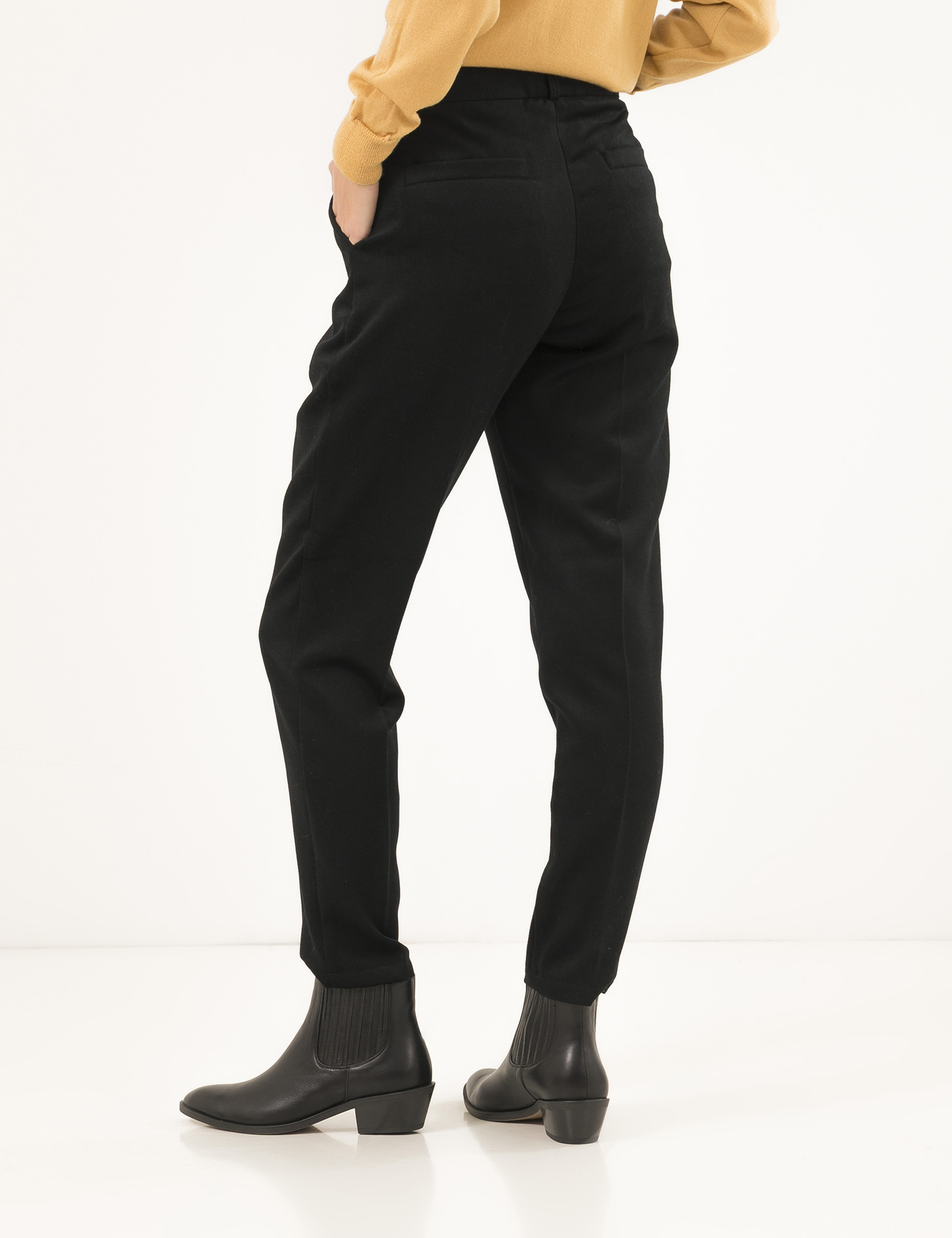 Картинка Жіночі чорні брюки зі стрілками