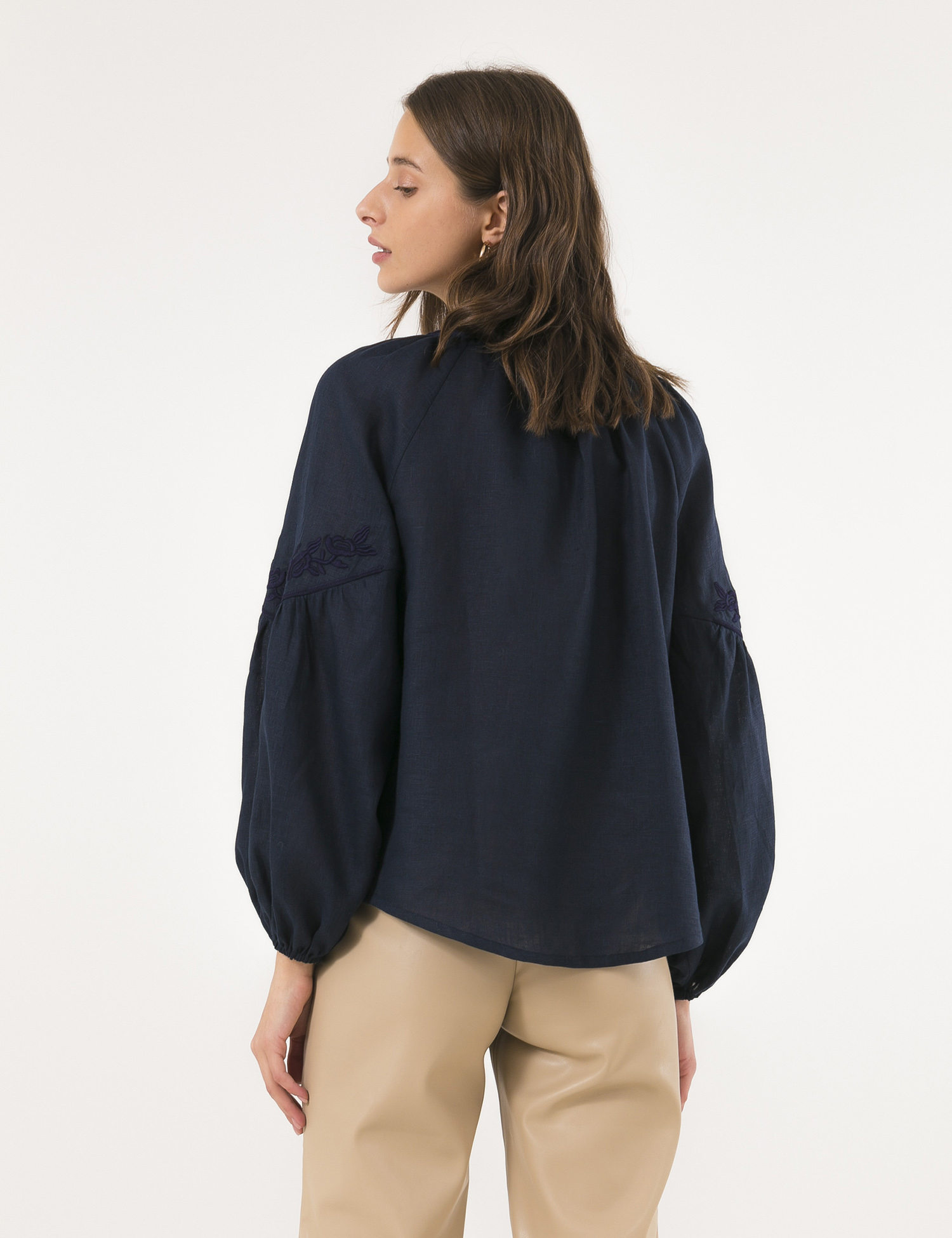 Картинка Жіноча темно-синя лляна вишиванка