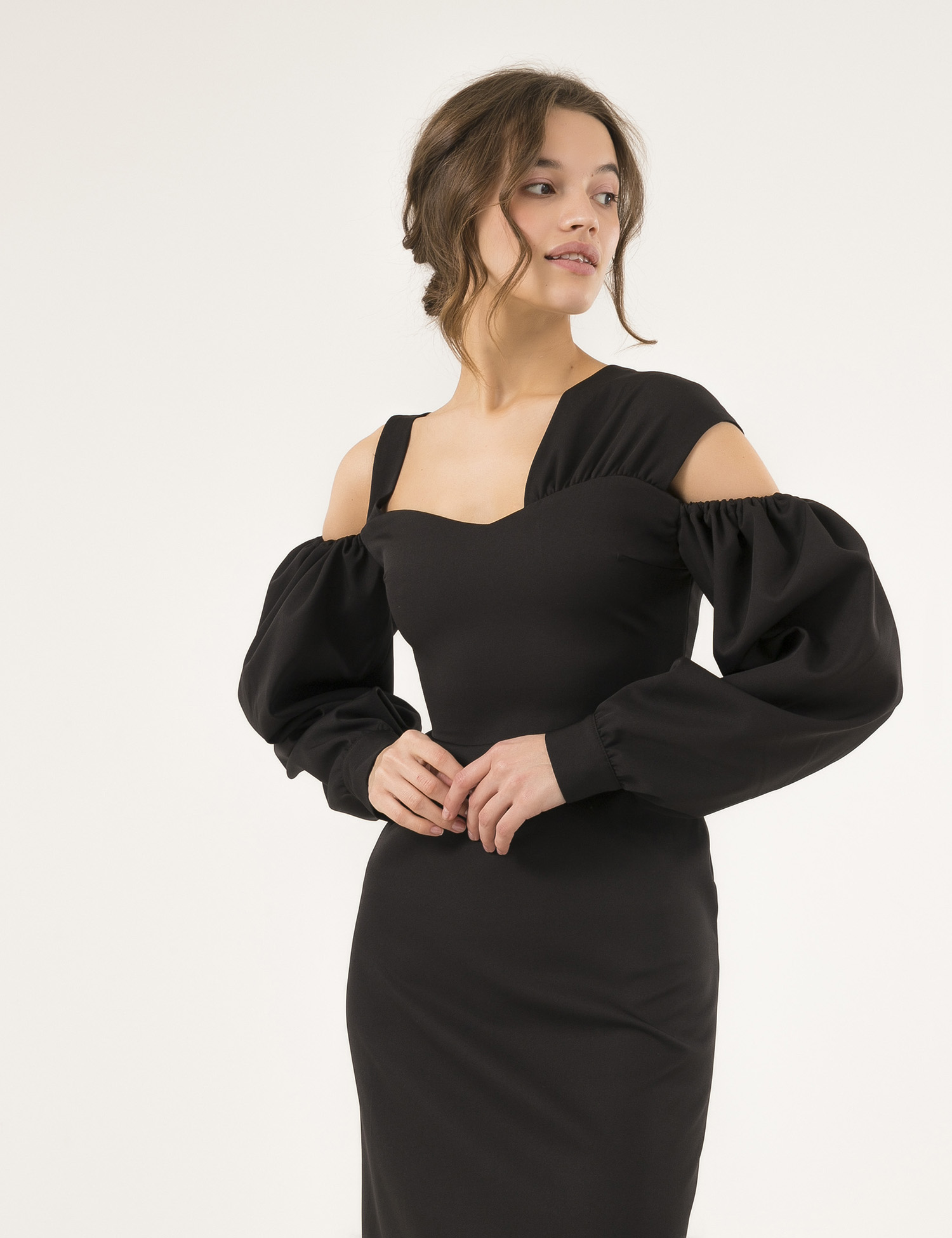 Картинка Чорна сукня-міді з відкритим плечем