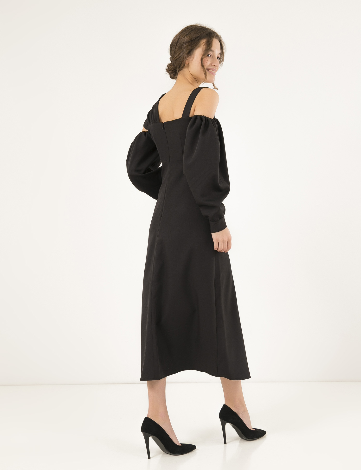 Картинка Чорна сукня-міді з відкритим плечем