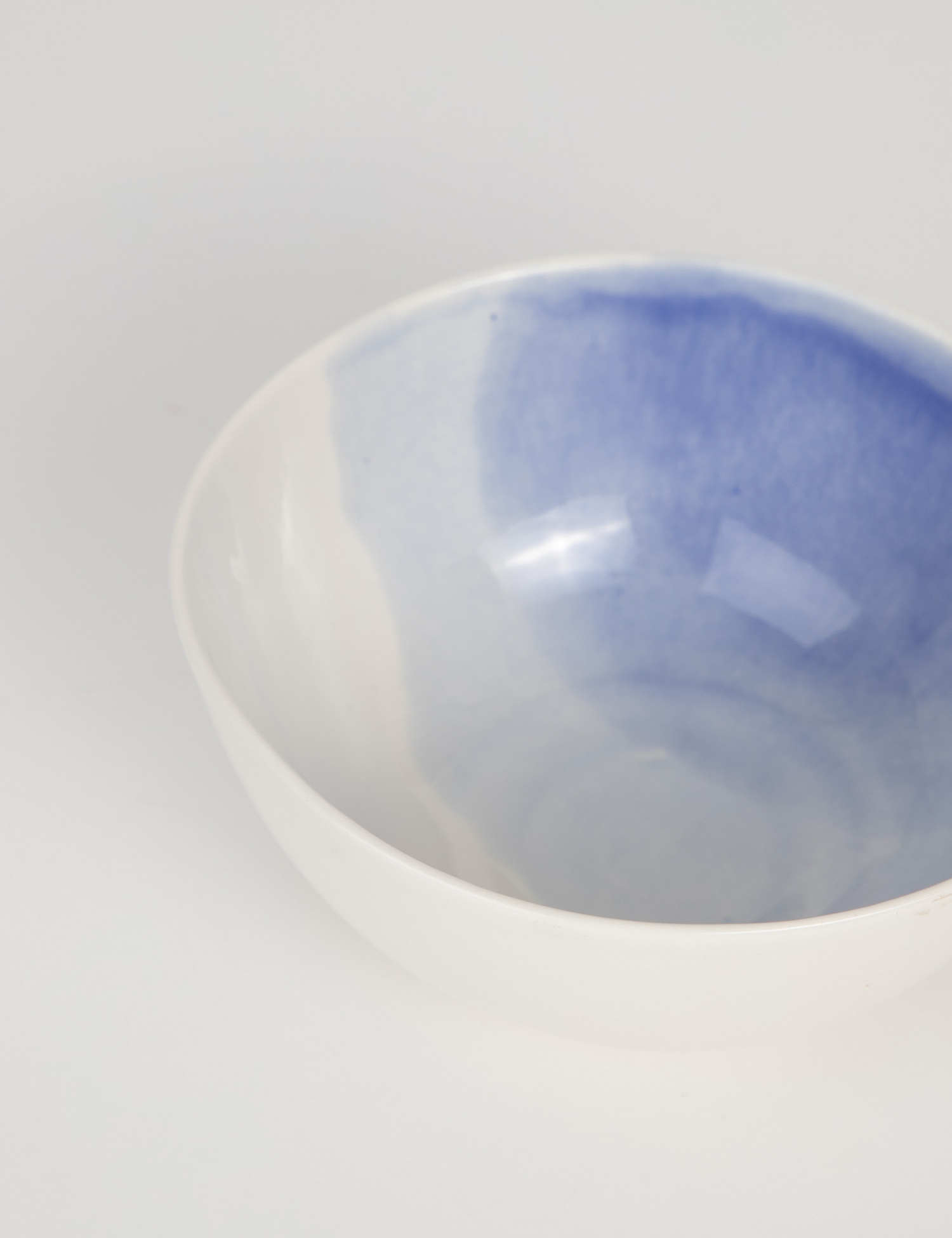 Картинка Біло-блакитна керамічна тарілка 15,5 см