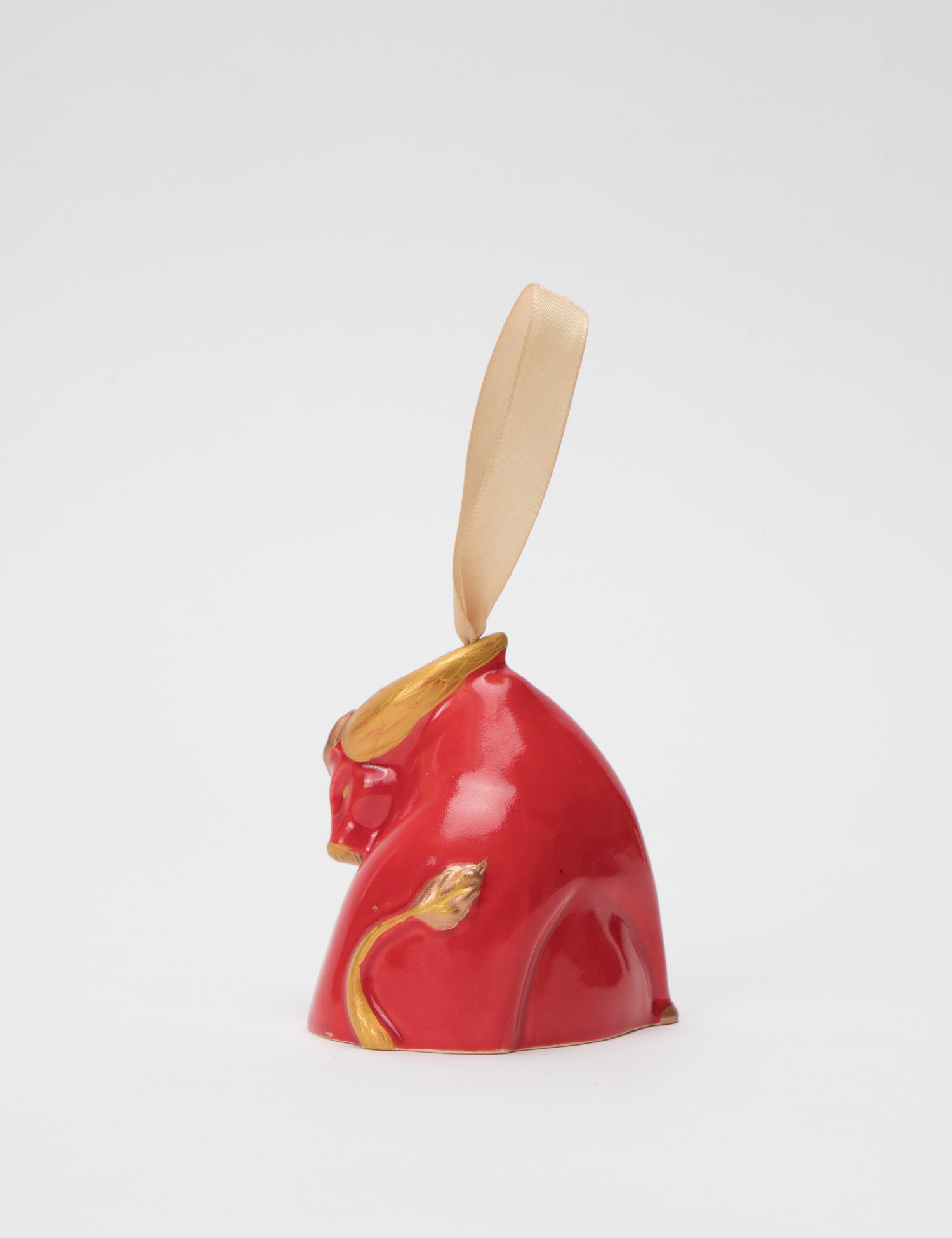 Картинка Червона керамічна іграшка на ялинку
