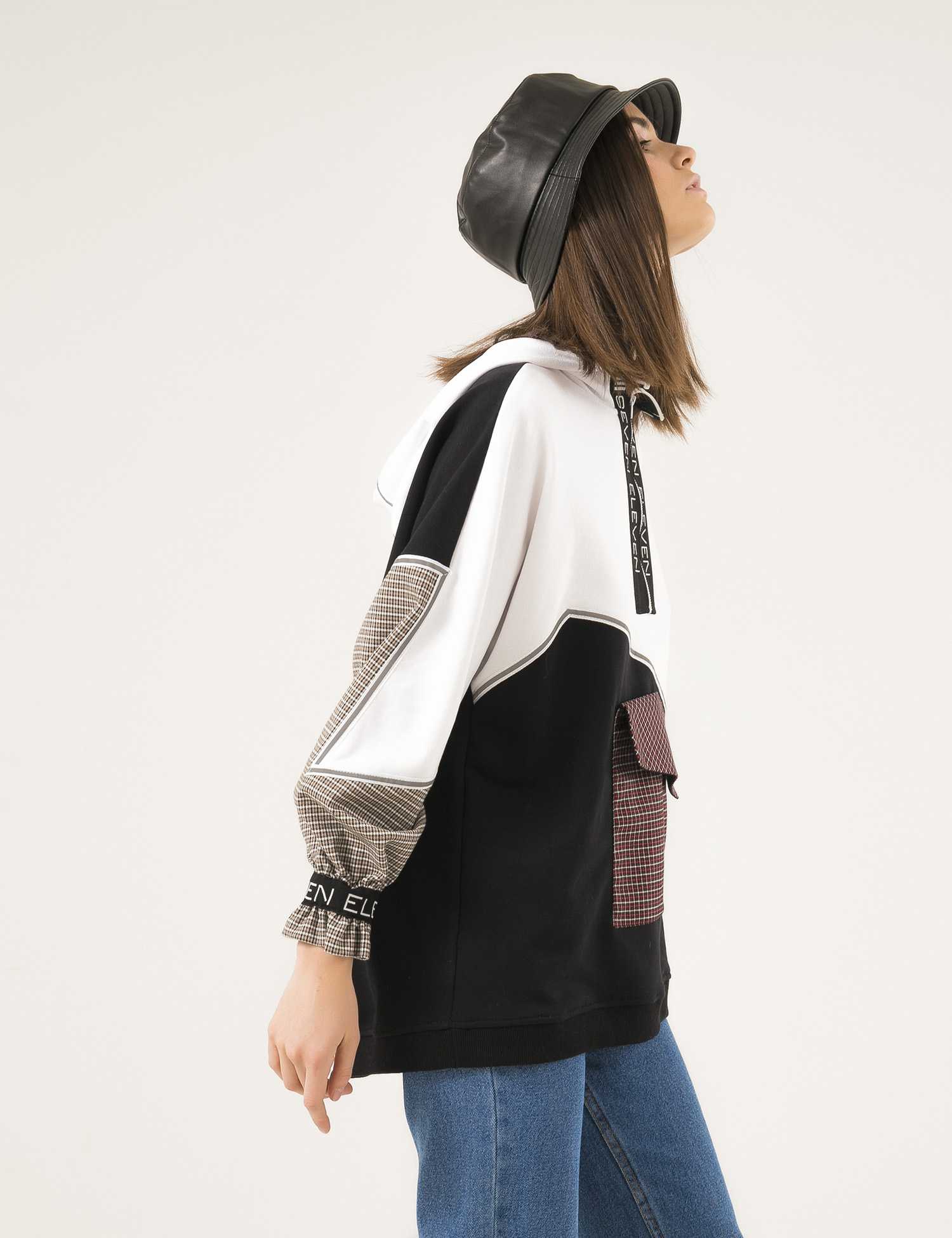 Картинка Жіноче чорно-біле худі з капюшоном