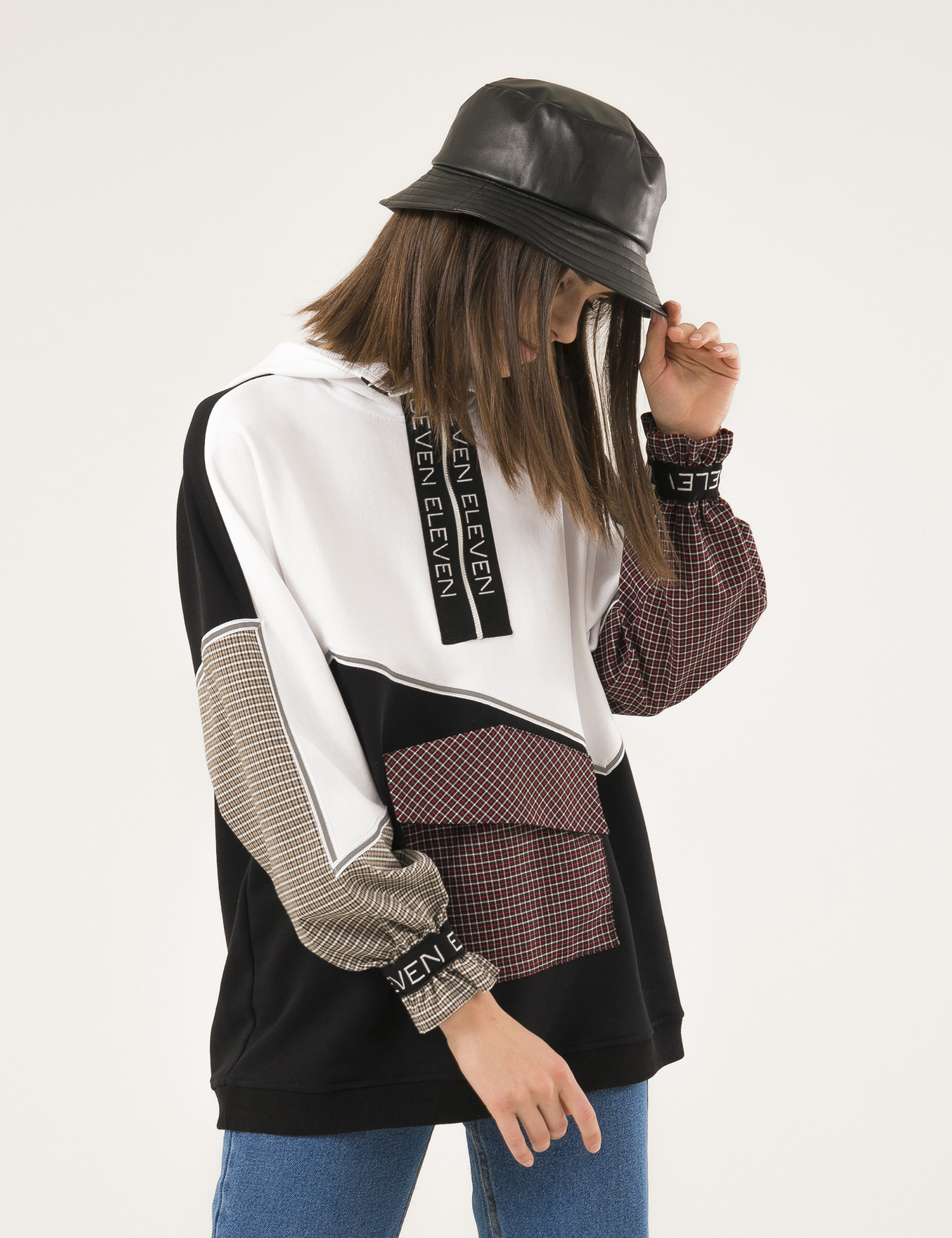 Картинка Жіноче чорно-біле худі з капюшоном