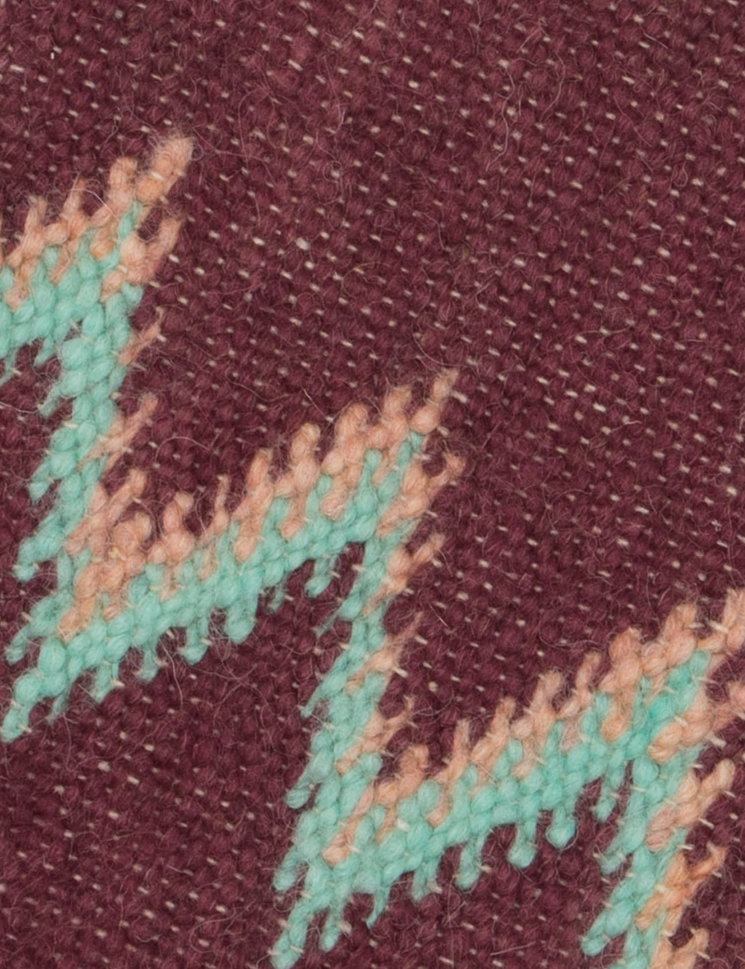 Картинка Бордовий килимок з візерунком