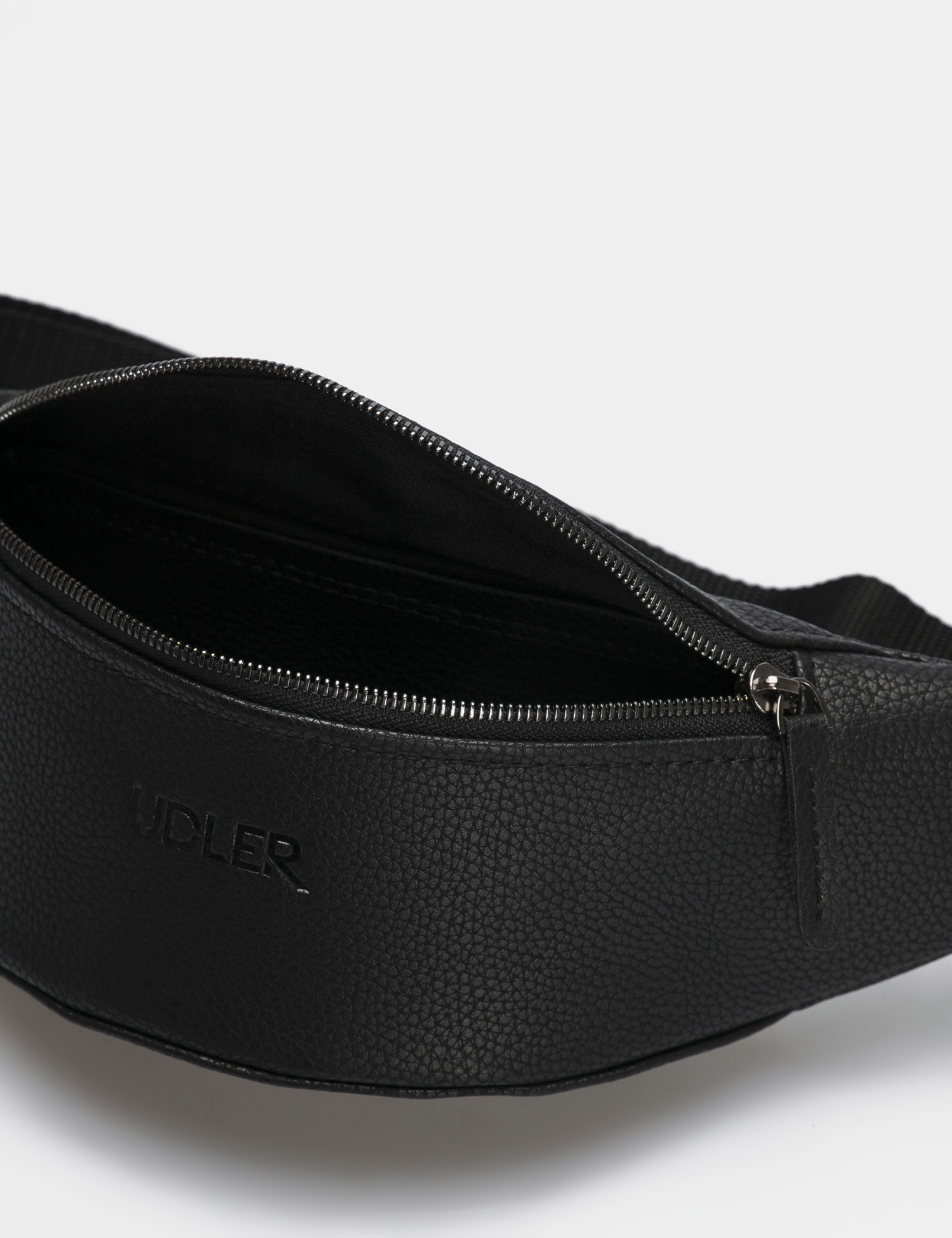 Картинка Чорна поясна сумка