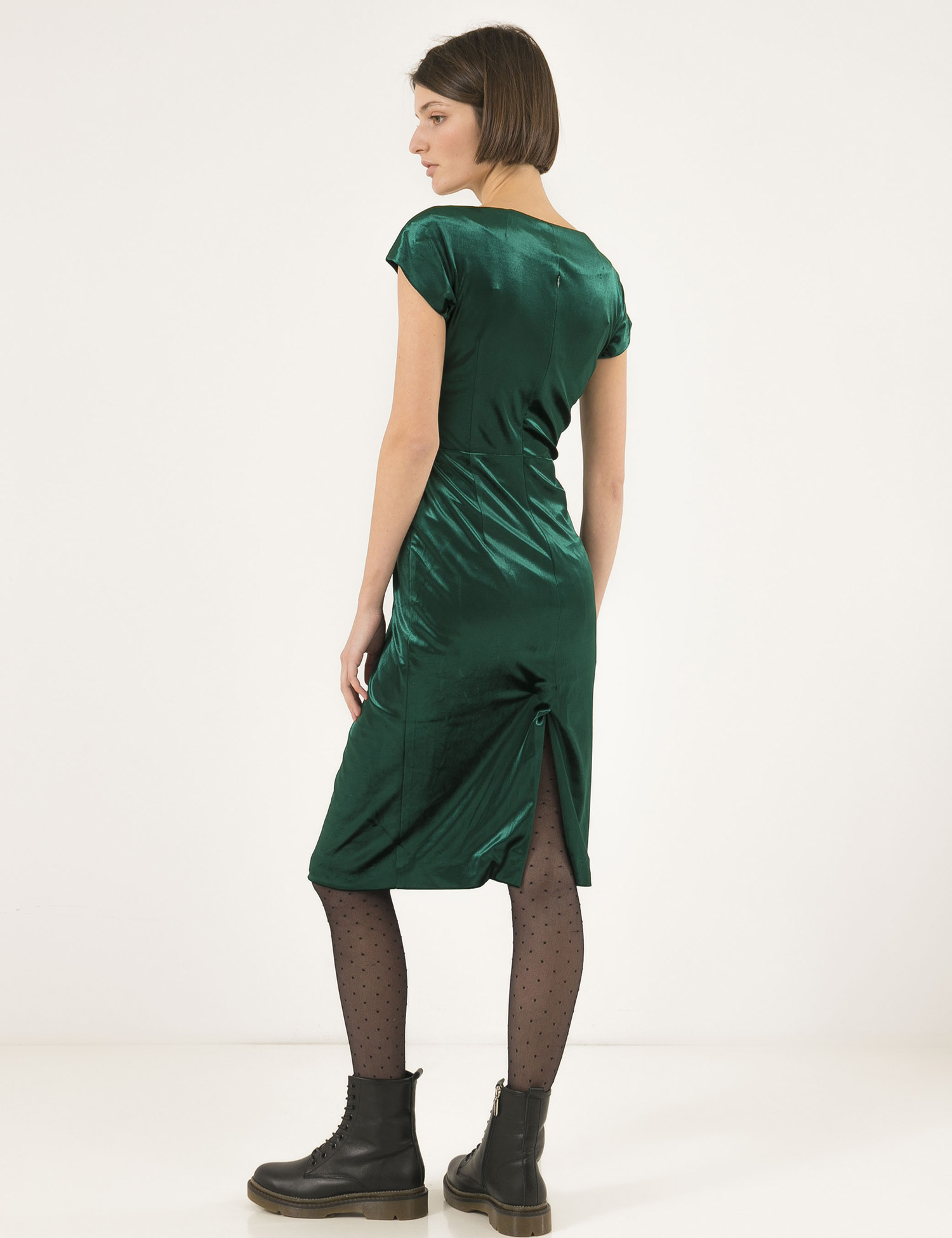 Картинка Зелена оксамитова сукня