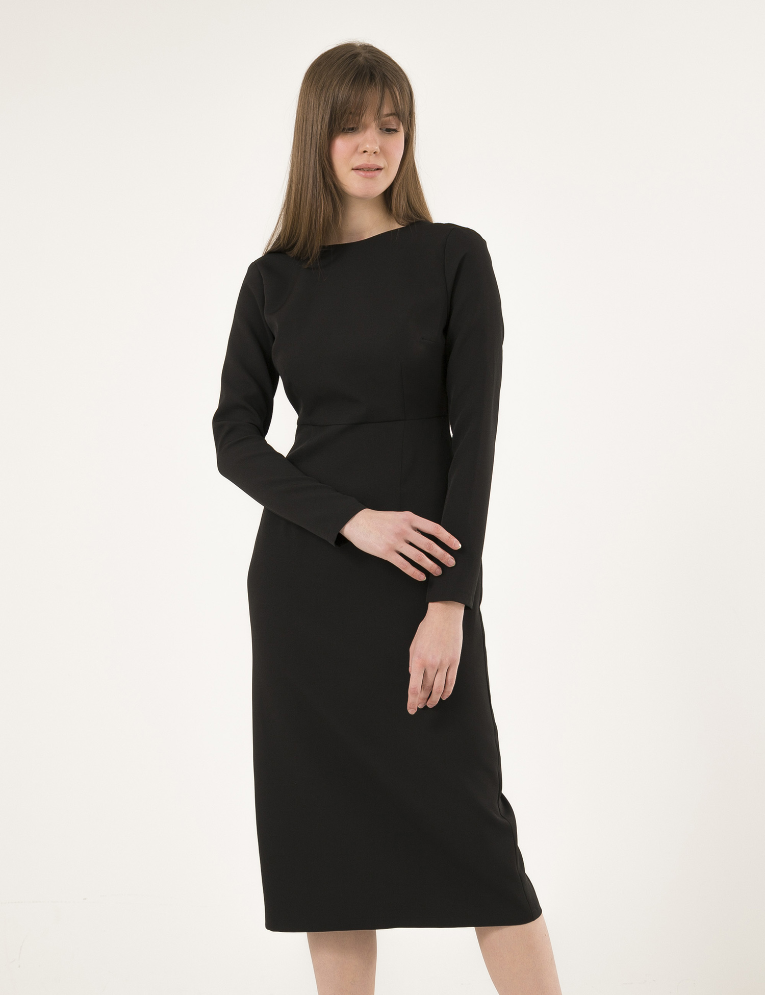 Картинка Чорна сукня з відкритою спиною