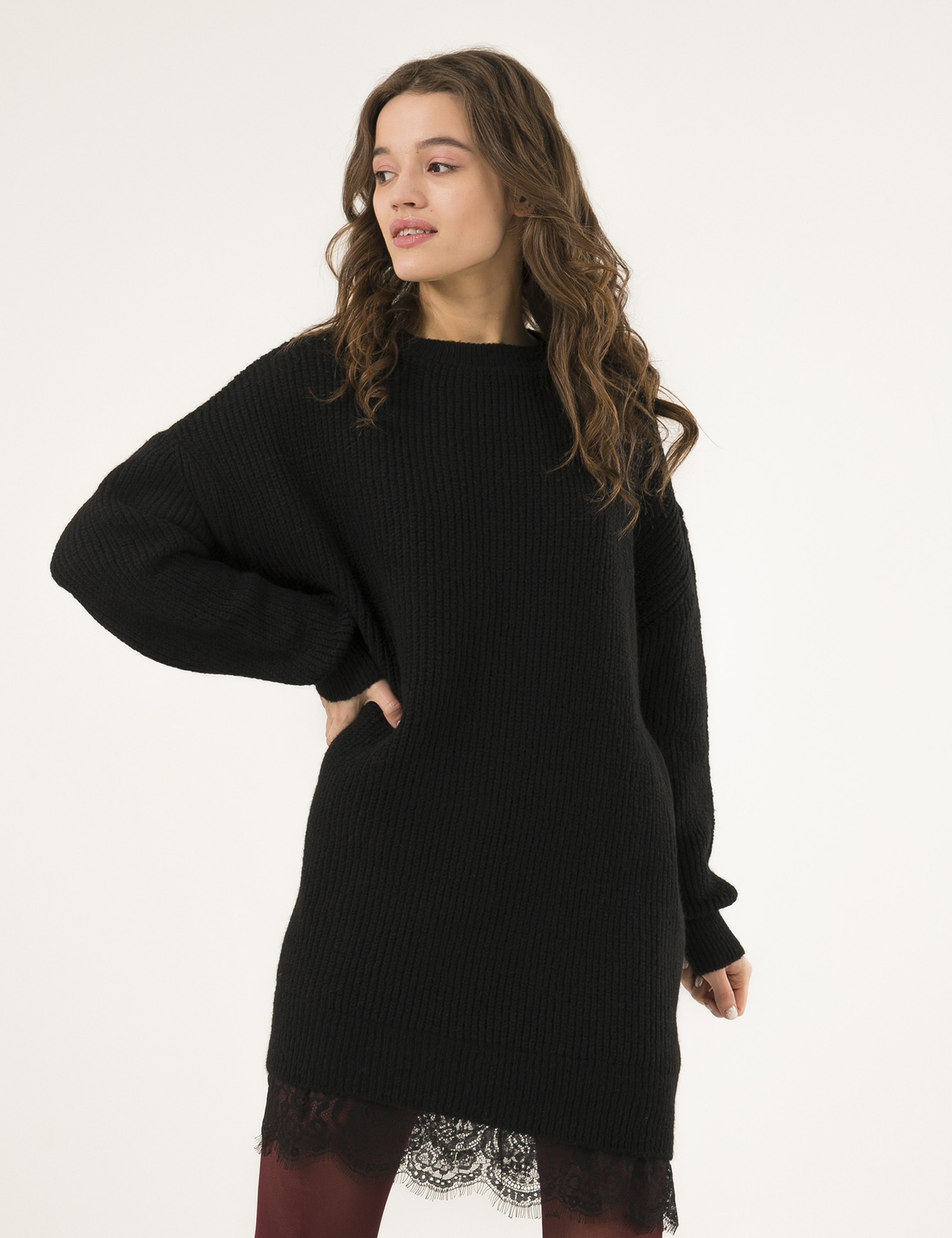 Картинка Жіночий чорний светр з мереживом