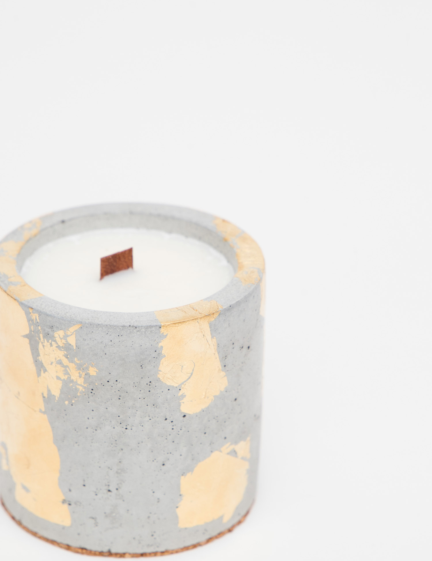 Картинка Золотисто-сіра свічка з бетону