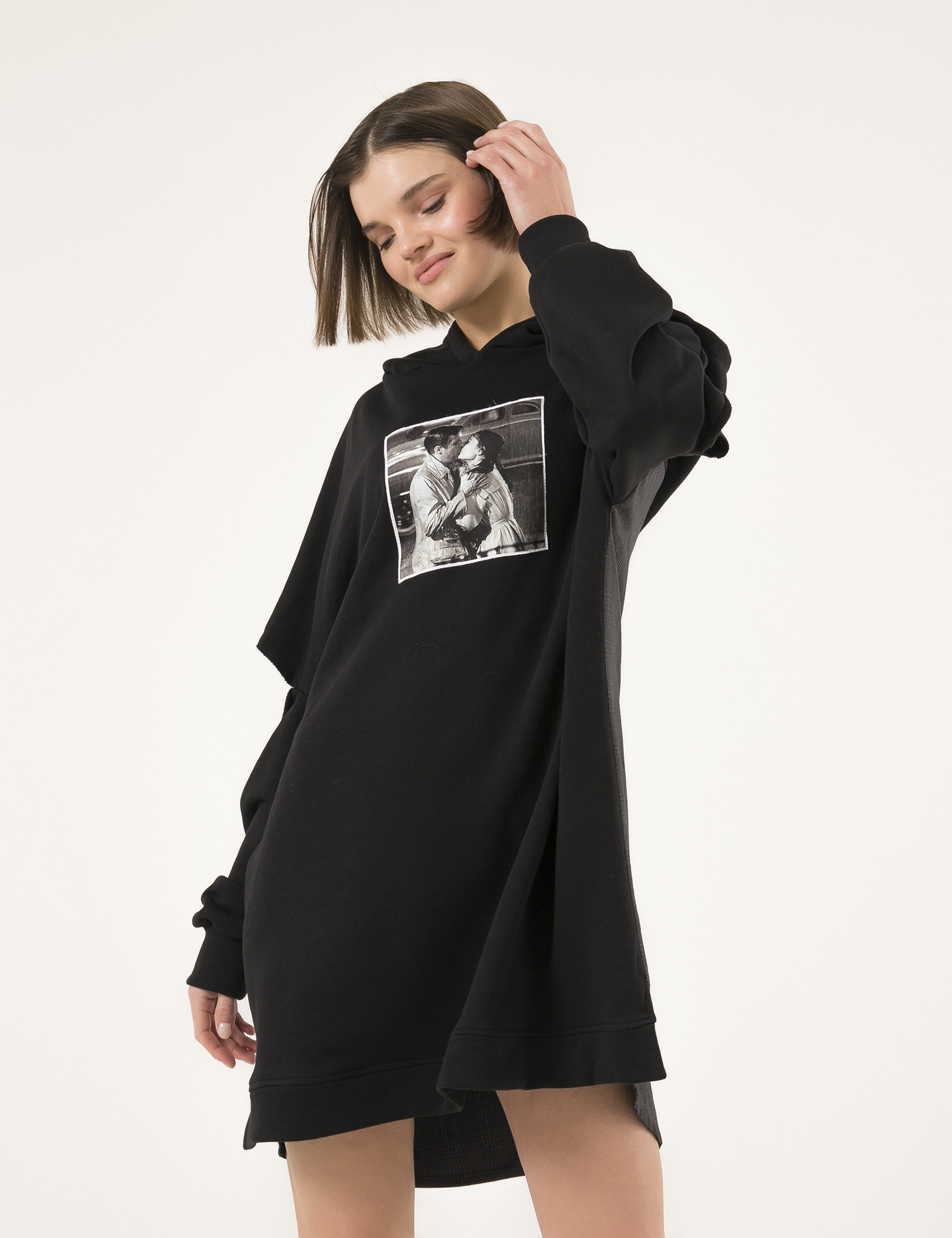 Картинка Чорна сукня з принтом