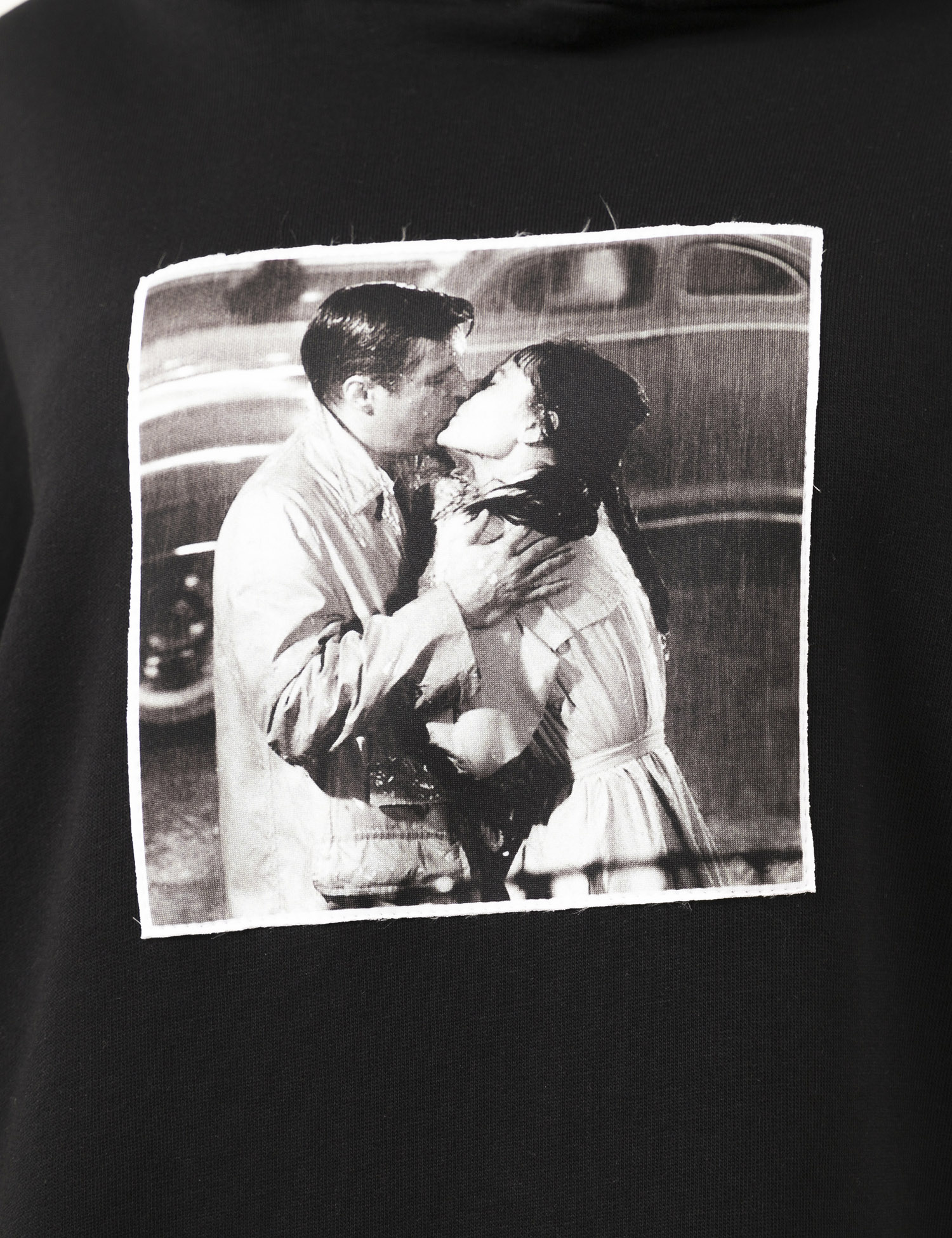 Картинка Чорна сукня з принтом