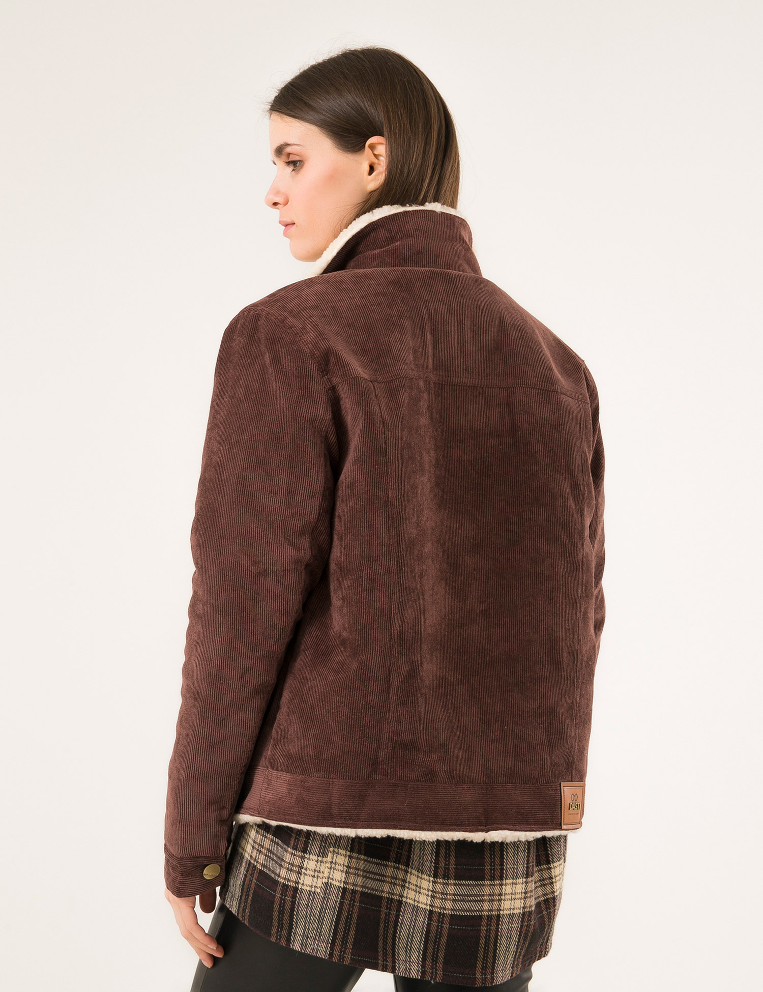 Картинка Жіноча коричнева вельветова куртка
