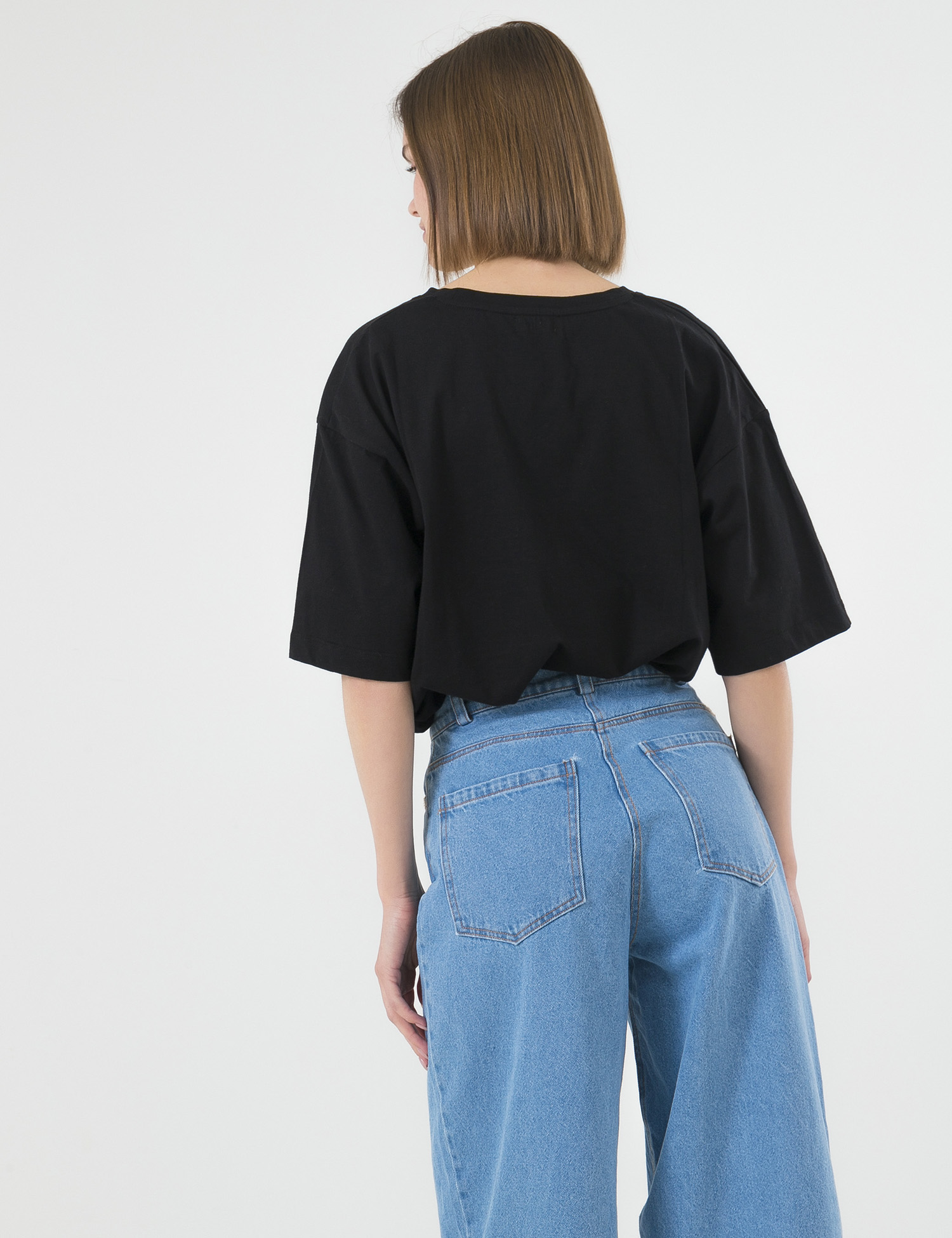 Картинка Жіноча чорна футболка